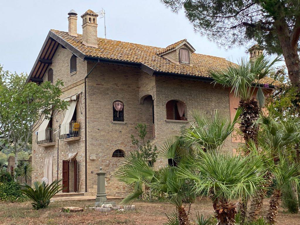 Villa in vendita a Monsampolo del Tronto