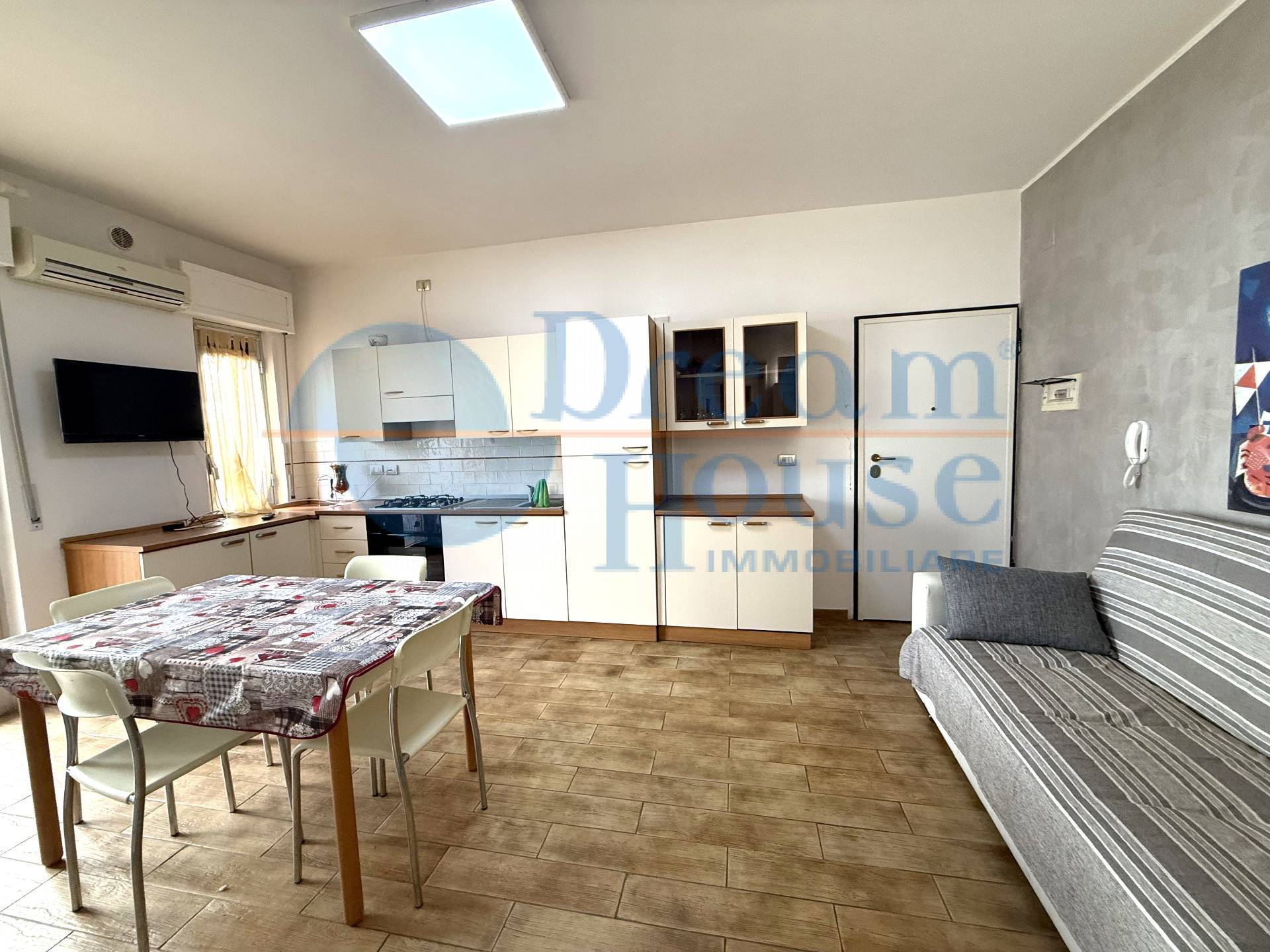 Appartamento in vendita a Alba Adriatica, Tra Via Mazzini e Via Trieste
