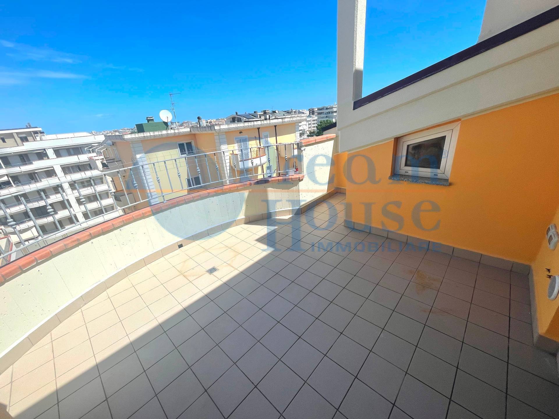 Attico/Mansarda in vendita a Alba Adriatica, Villa Fiore/Pinete