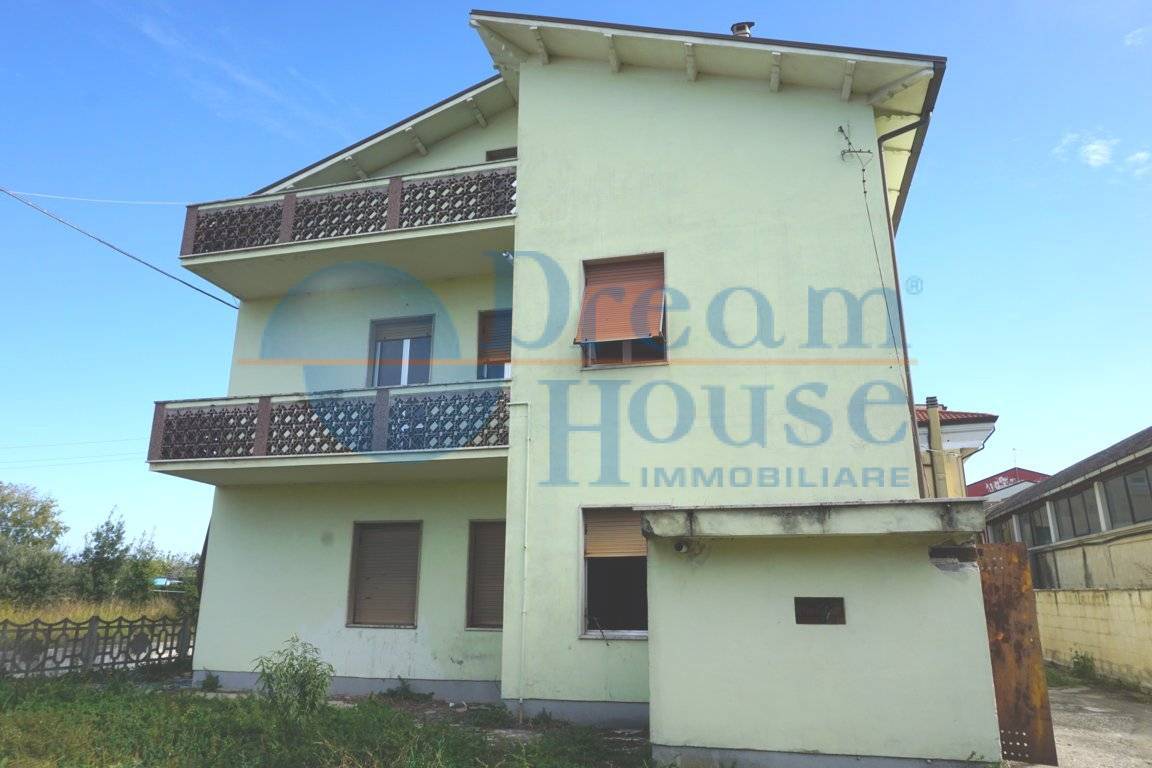 Casa singola/ Villa in vendita a Martinsicuro