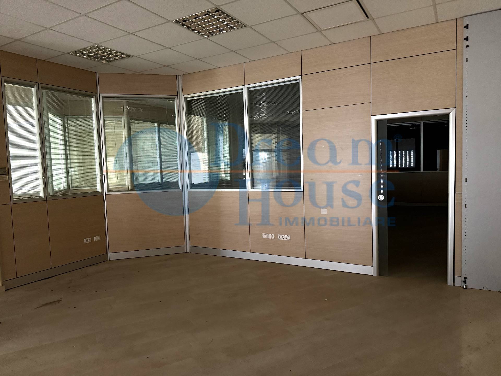 Ufficio in vendita a Notaresco