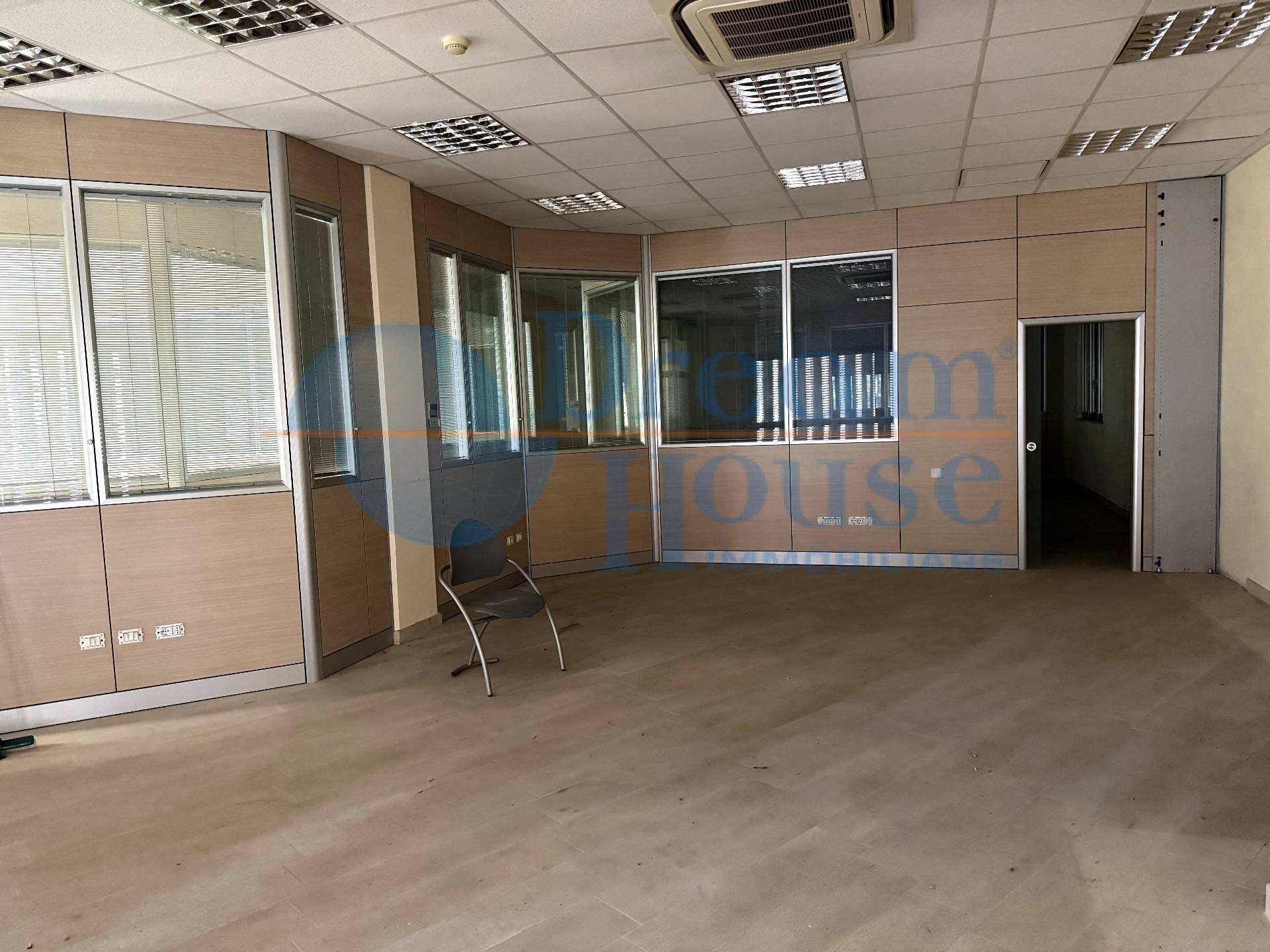 Ufficio in vendita a Notaresco