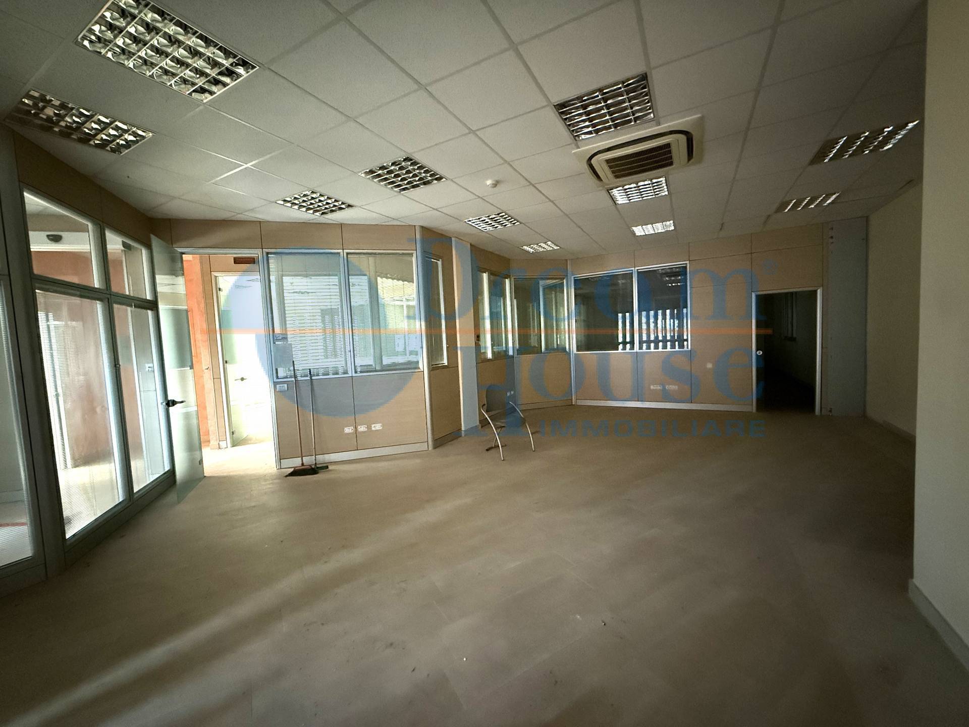 Ufficio in vendita a Notaresco