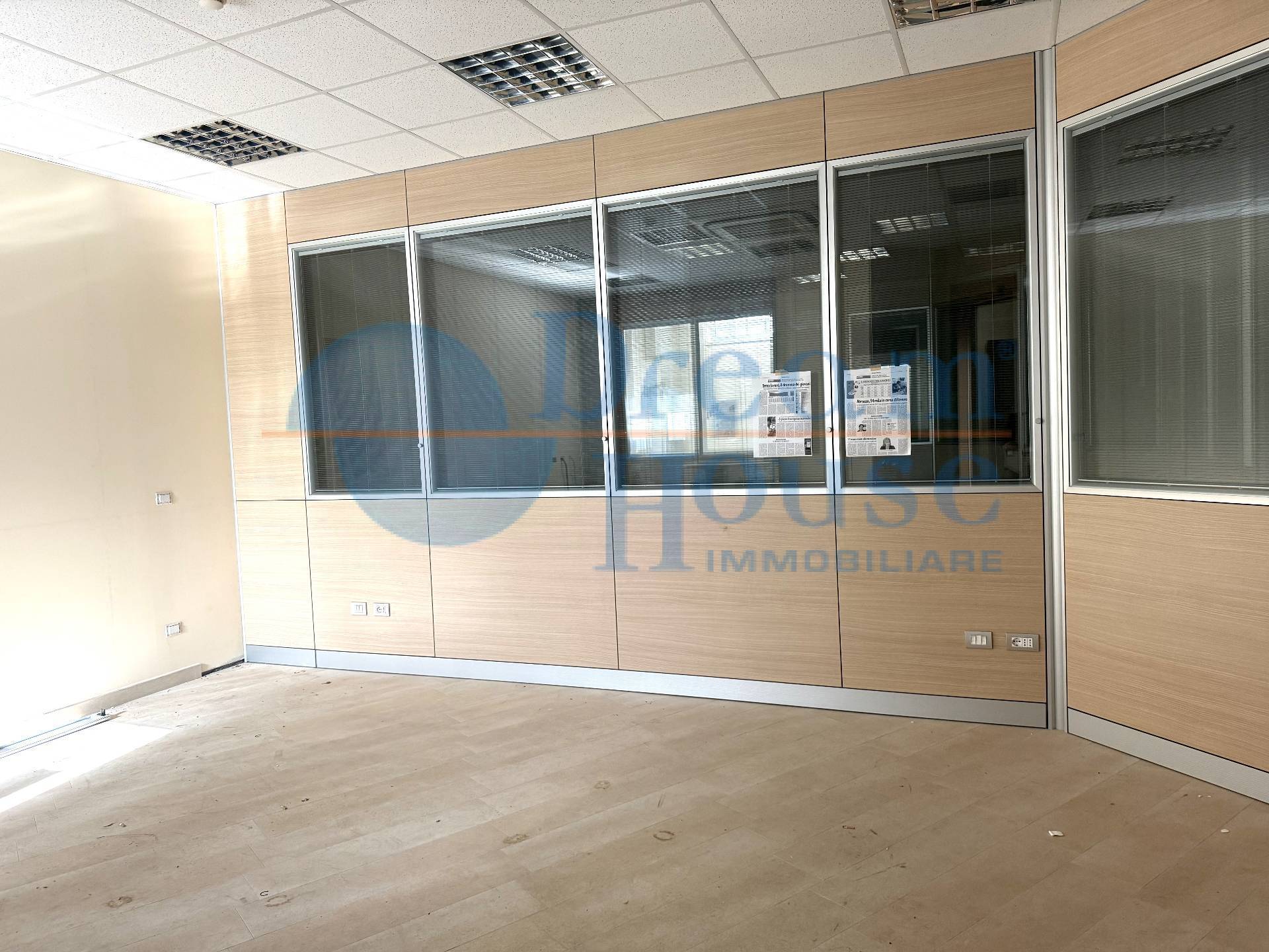 Ufficio in vendita a Notaresco