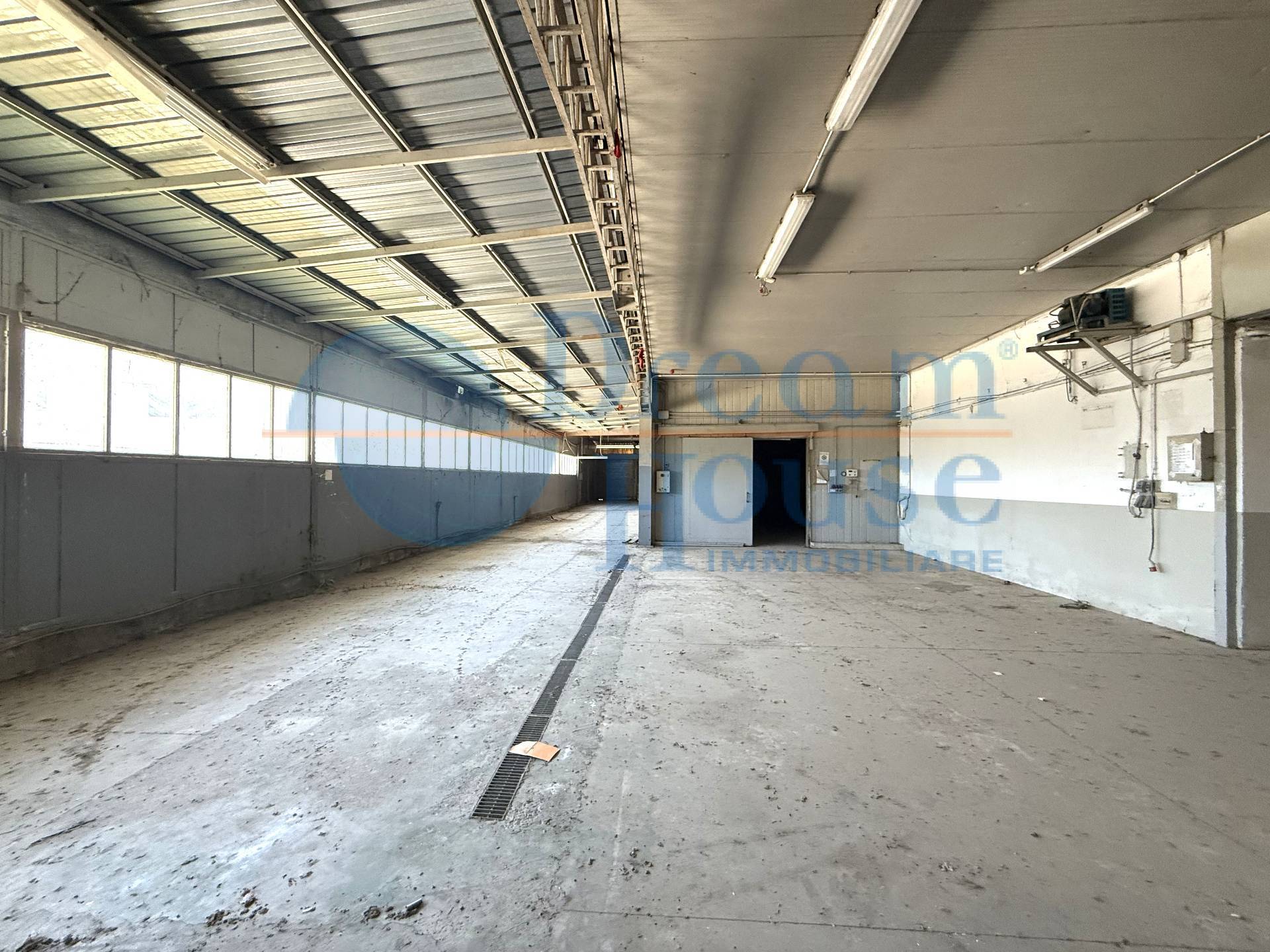 CAPANNONE in vendita a Roseto degli Abruzzi