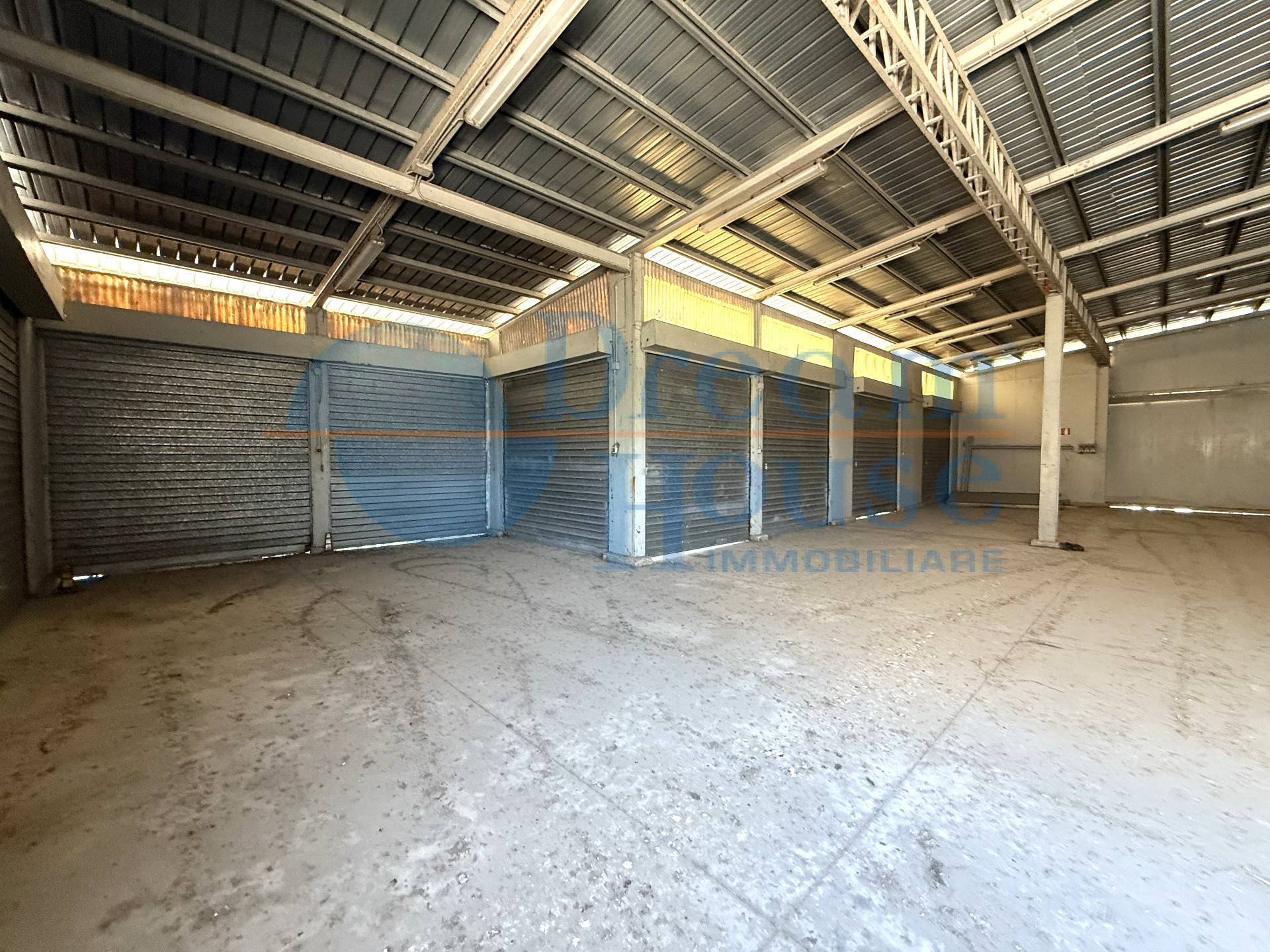 CAPANNONE in vendita a Roseto degli Abruzzi