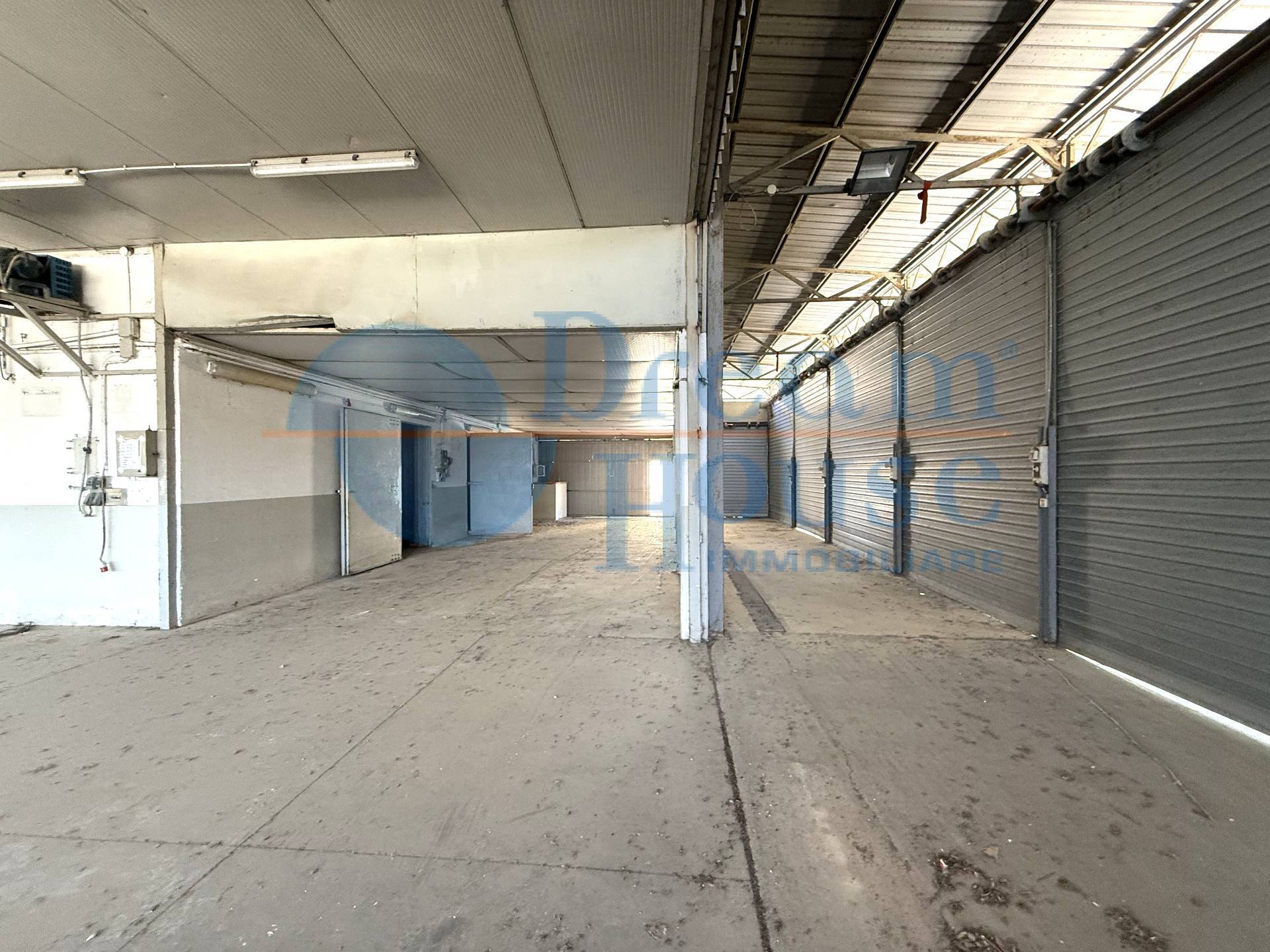 CAPANNONE in vendita a Roseto degli Abruzzi