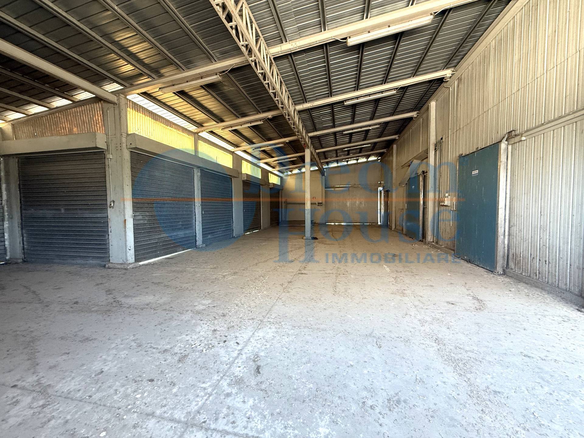 CAPANNONE in vendita a Roseto degli Abruzzi