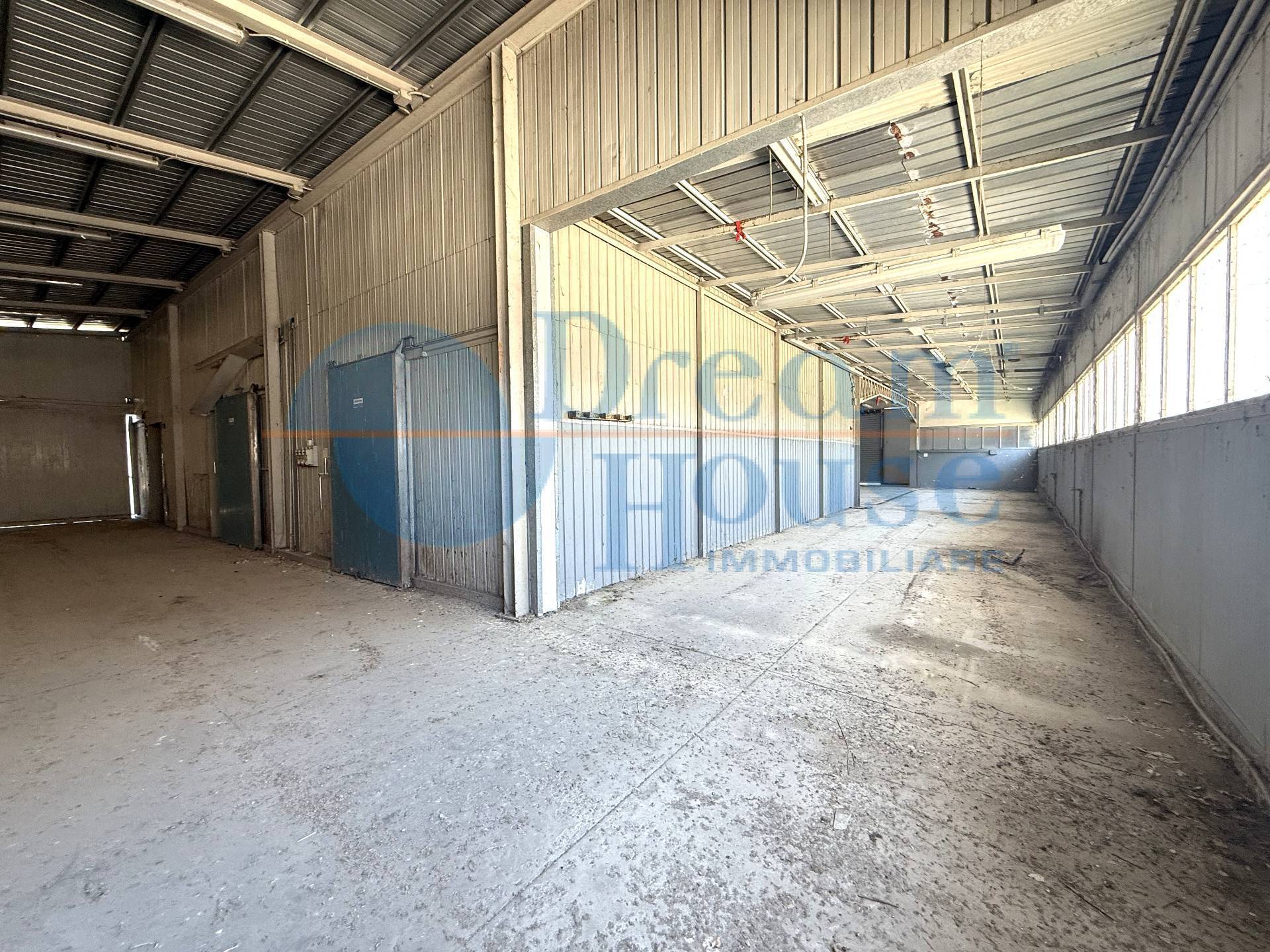 CAPANNONE in vendita a Roseto degli Abruzzi