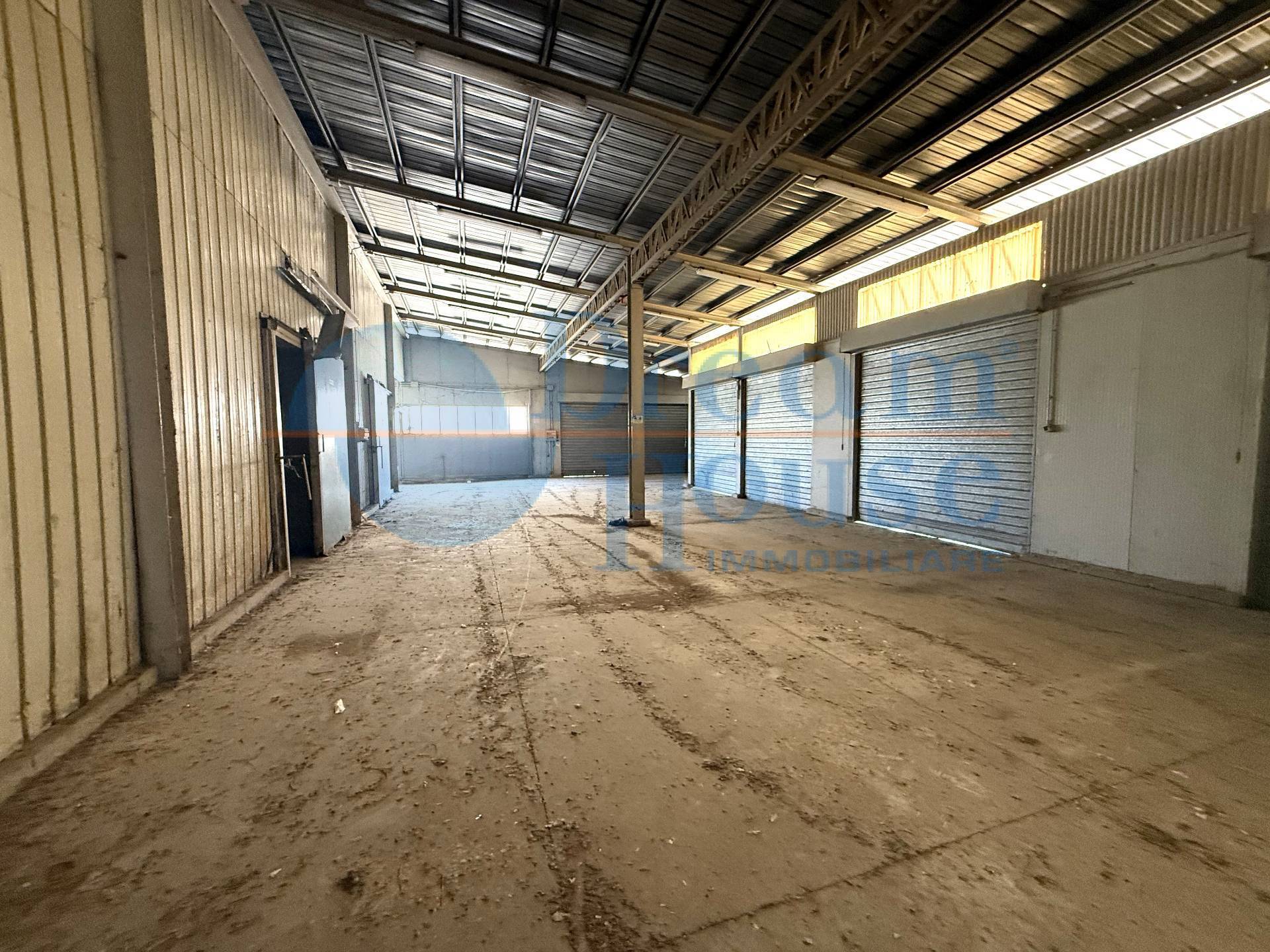 CAPANNONE in vendita a Roseto degli Abruzzi