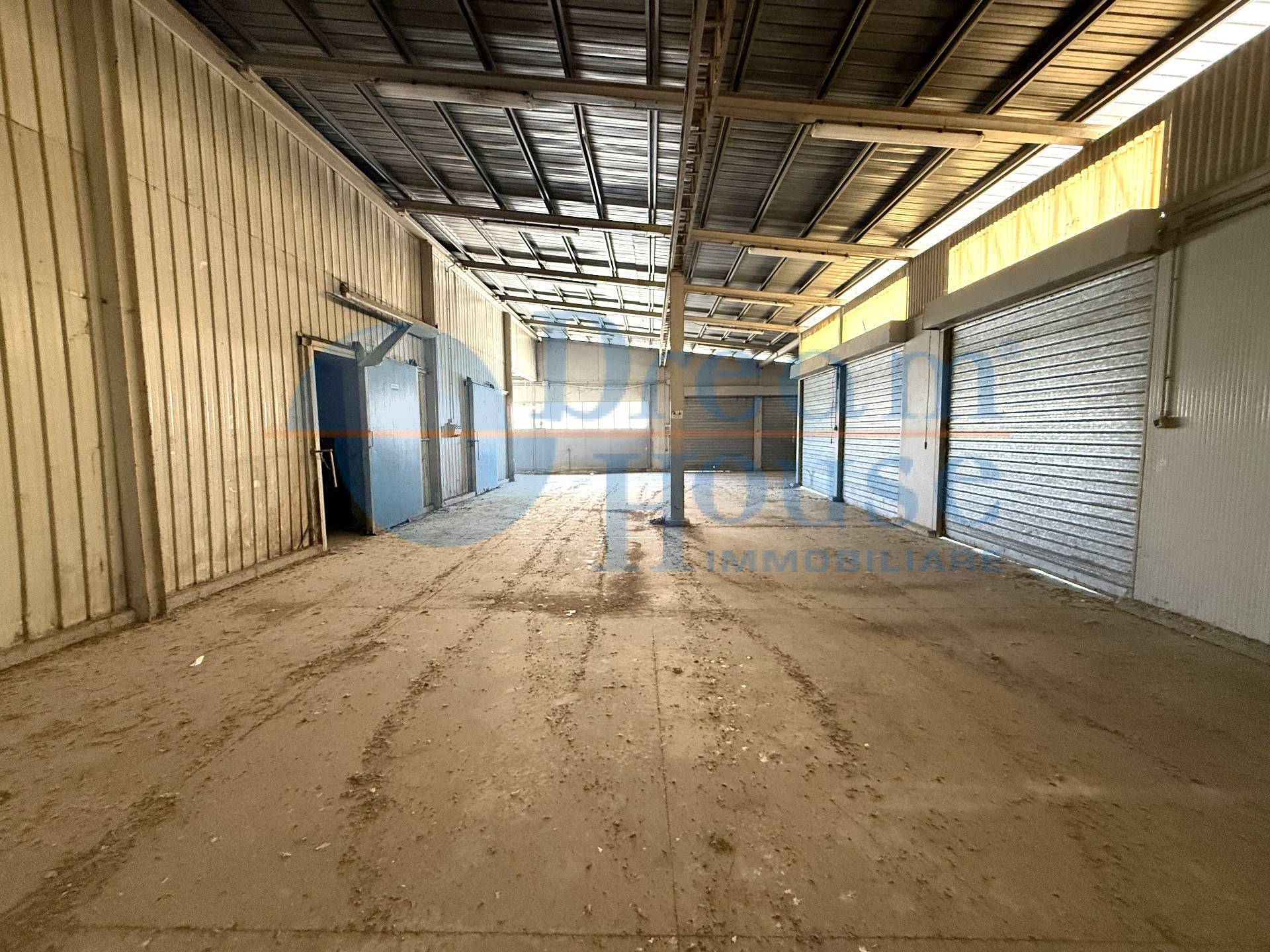 CAPANNONE in vendita a Roseto degli Abruzzi