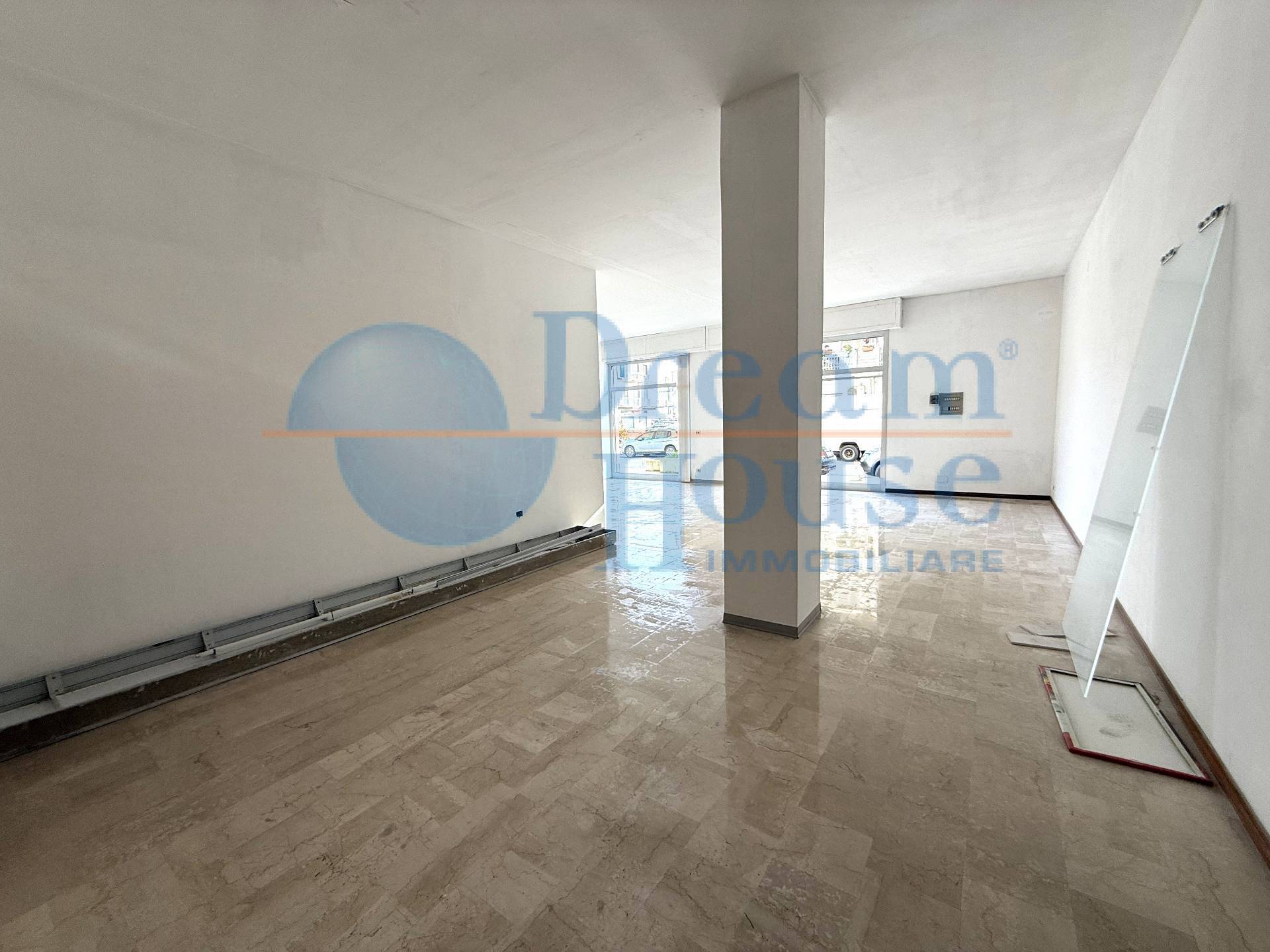 Locale Commerciale in affitto a Alba Adriatica, Tra Via Mazzini e Via Trieste