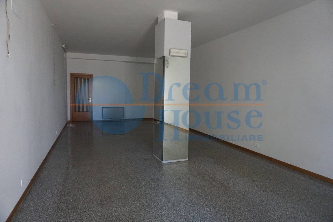 Attivit commerciale in vendita a Martinsicuro