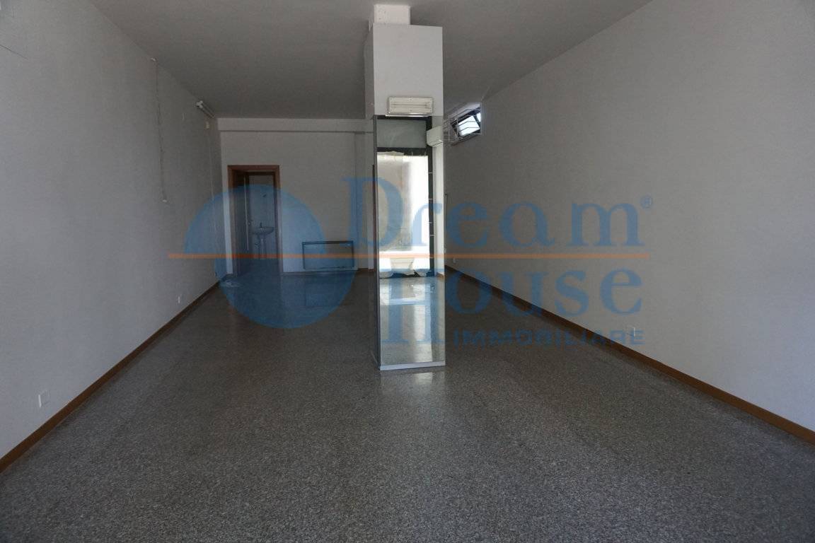 Attivit commerciale in vendita a Martinsicuro