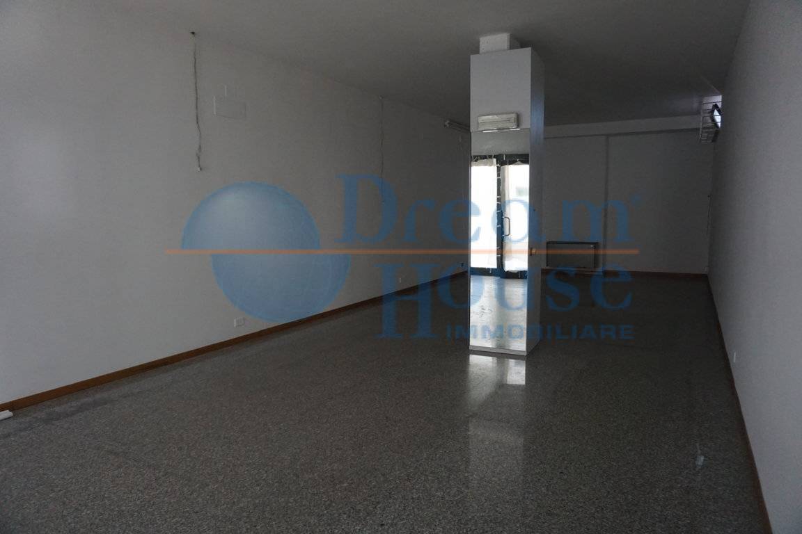 Attivit commerciale in vendita a Martinsicuro