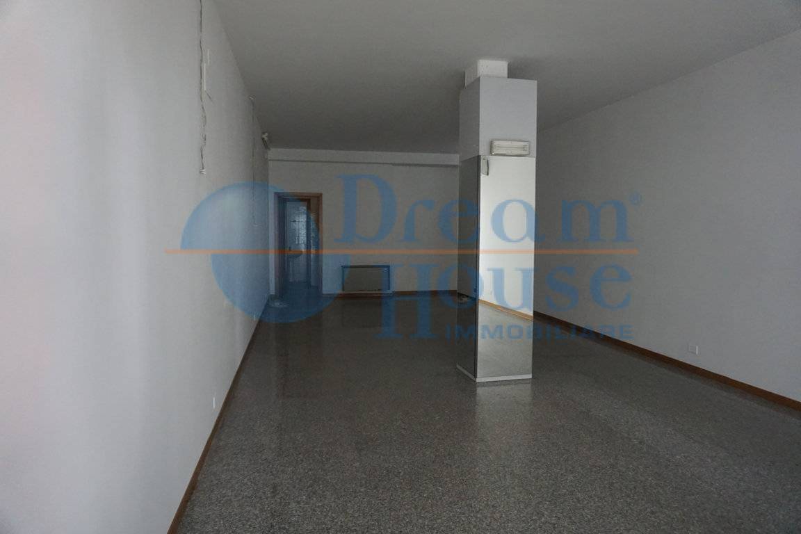 Attivit commerciale in vendita a Martinsicuro