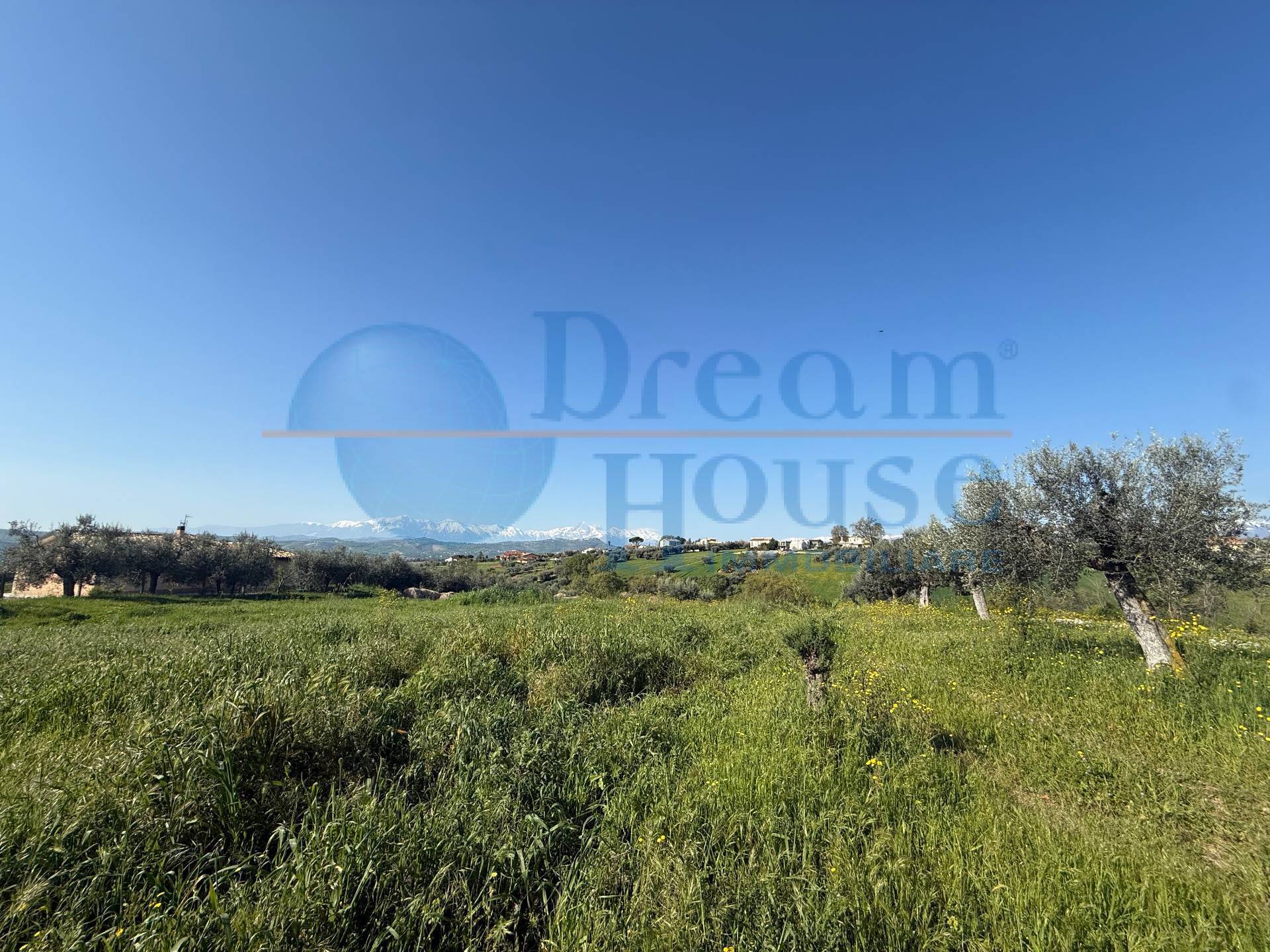 Terreno edificabile in vendita a Mosciano Sant'Angelo