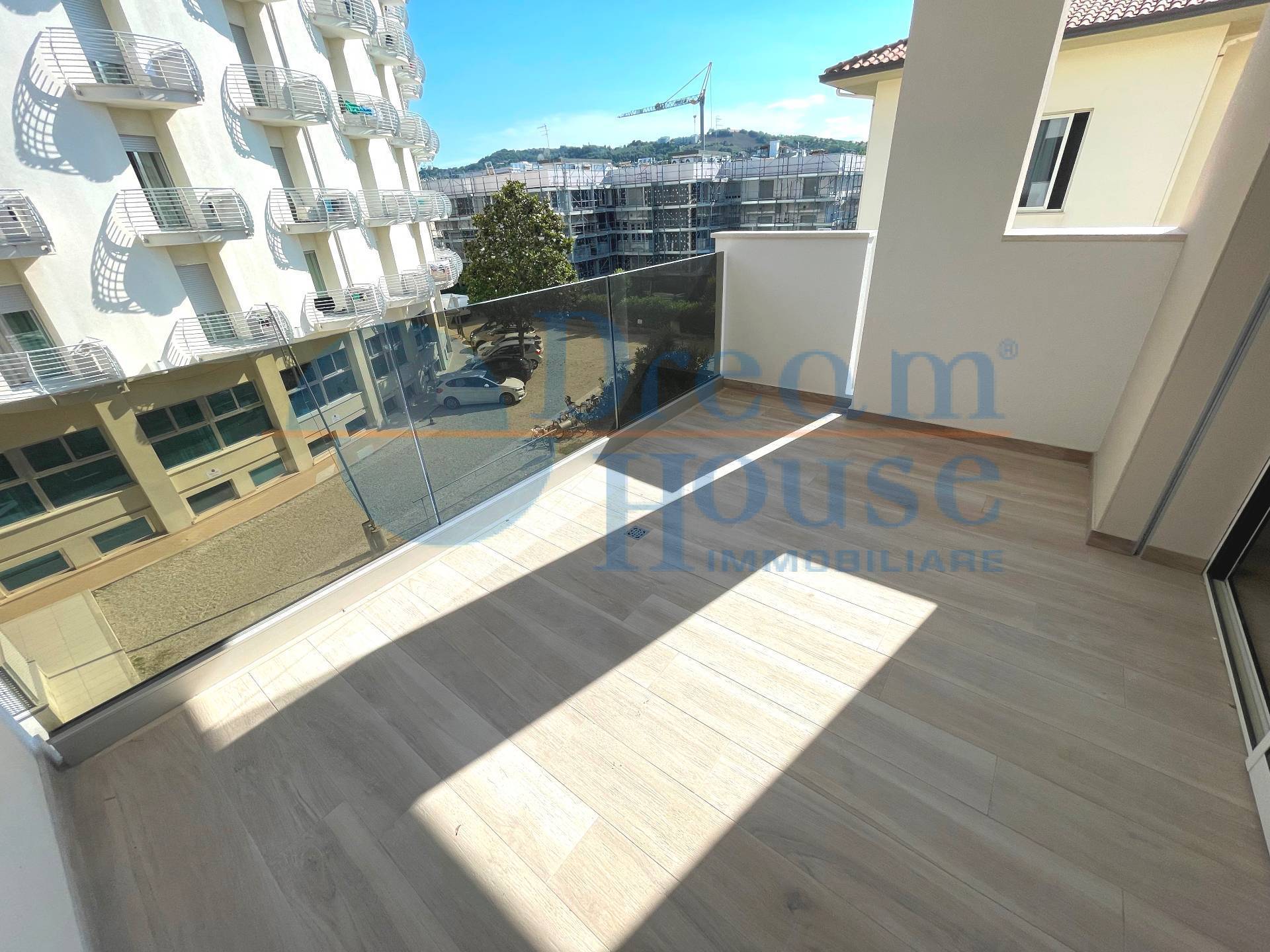 Appartamento in vendita a Alba Adriatica, Villa Fiore/Pinete