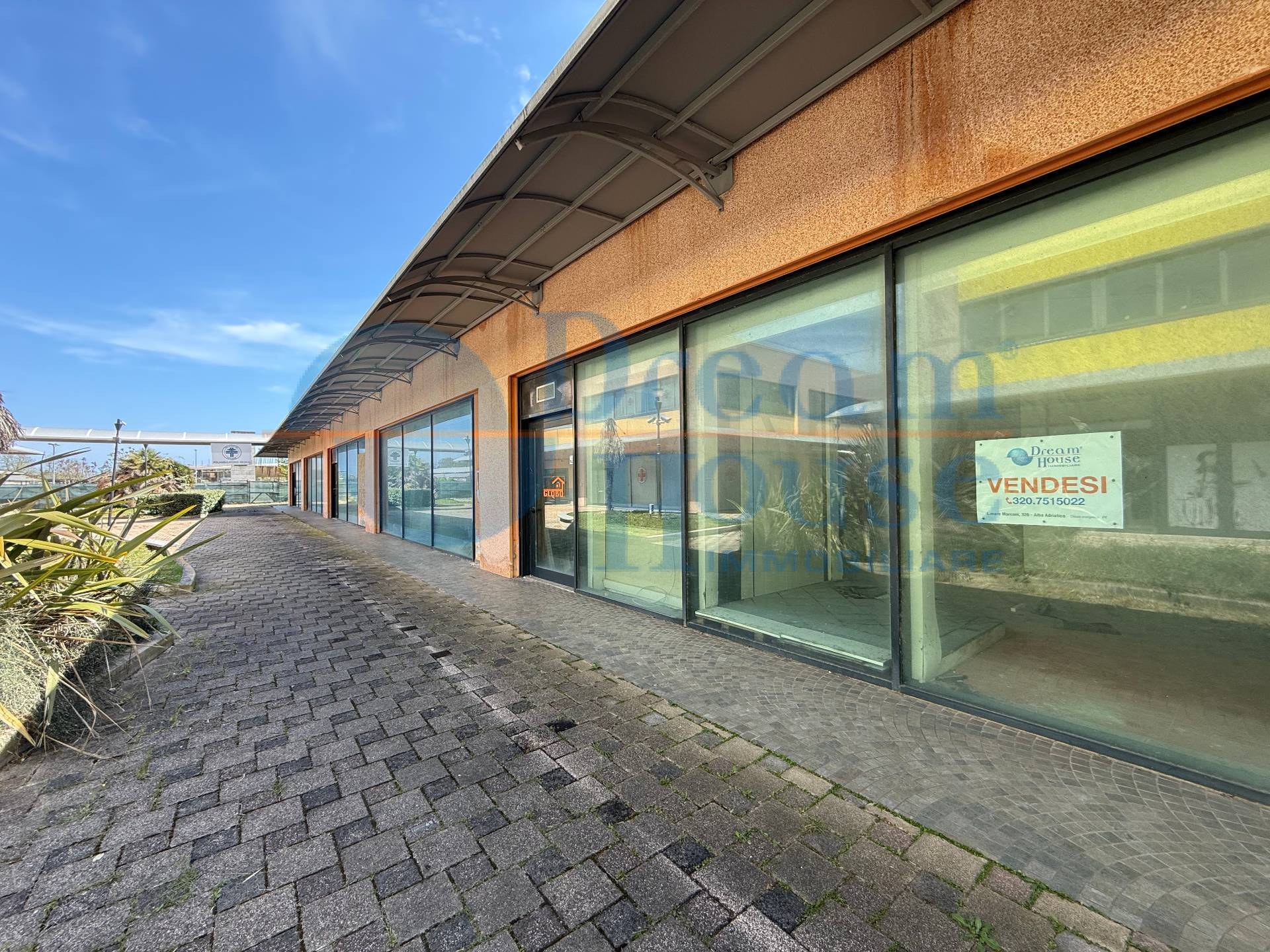 Locale Commerciale in vendita a Martinsicuro