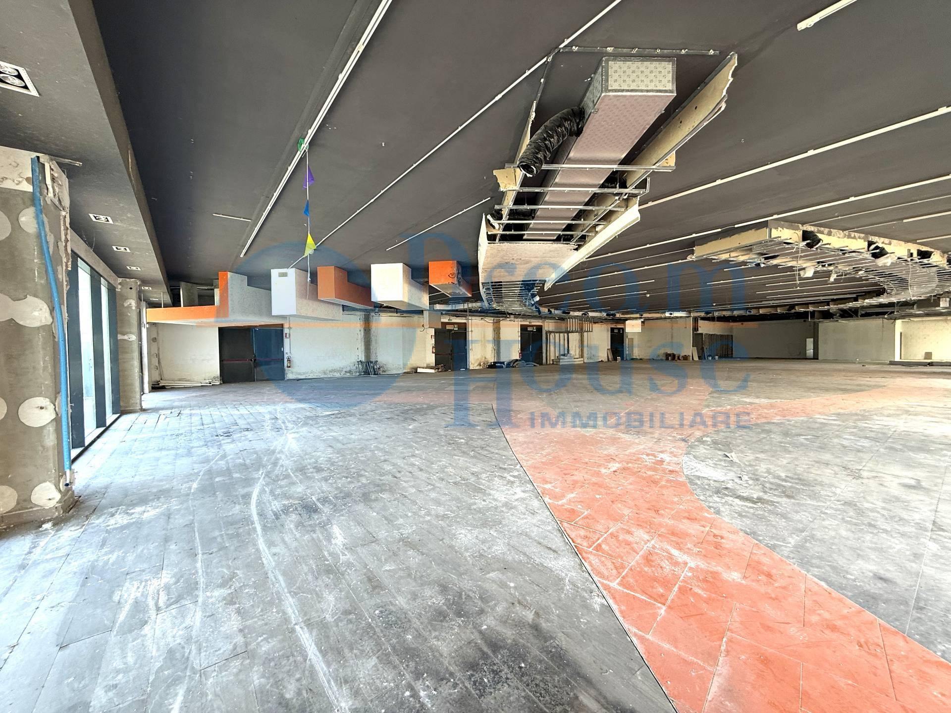 Locale Commerciale in vendita a Martinsicuro