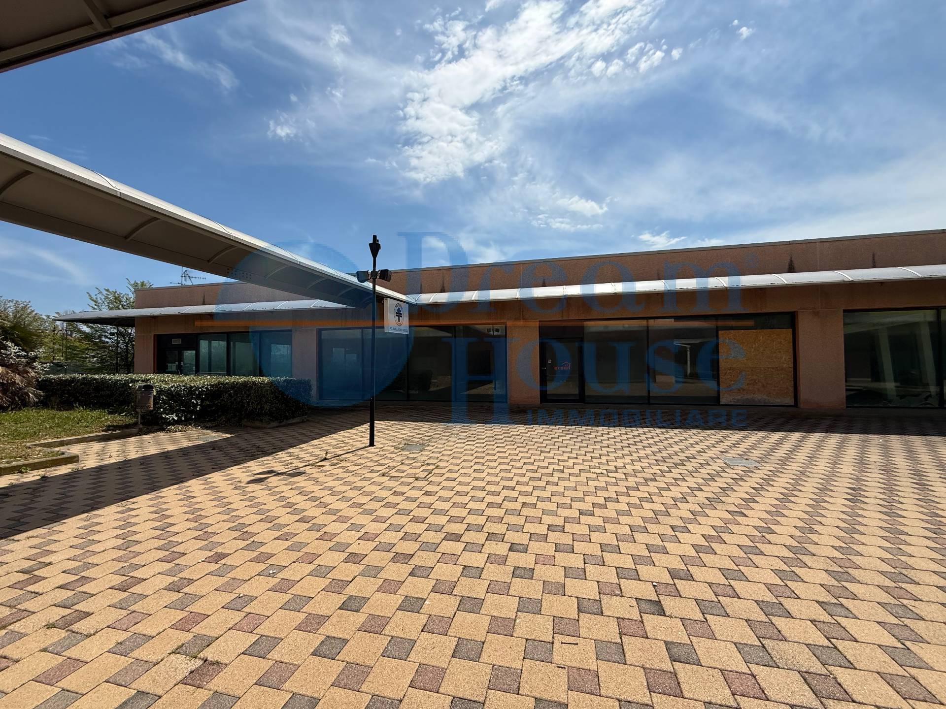 Locale Commerciale in vendita a Martinsicuro