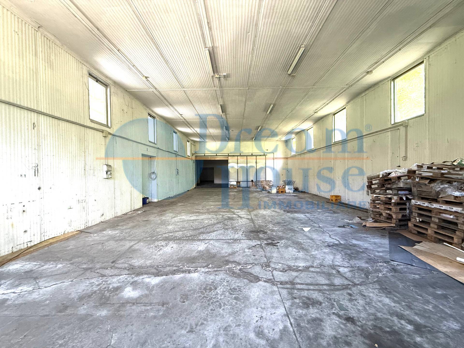 Opificio in vendita a Acquaviva Picena