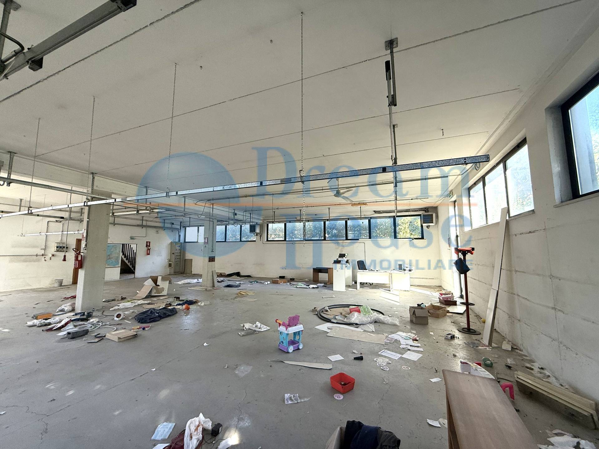Opificio in vendita a Martinsicuro, VILLA ROSA