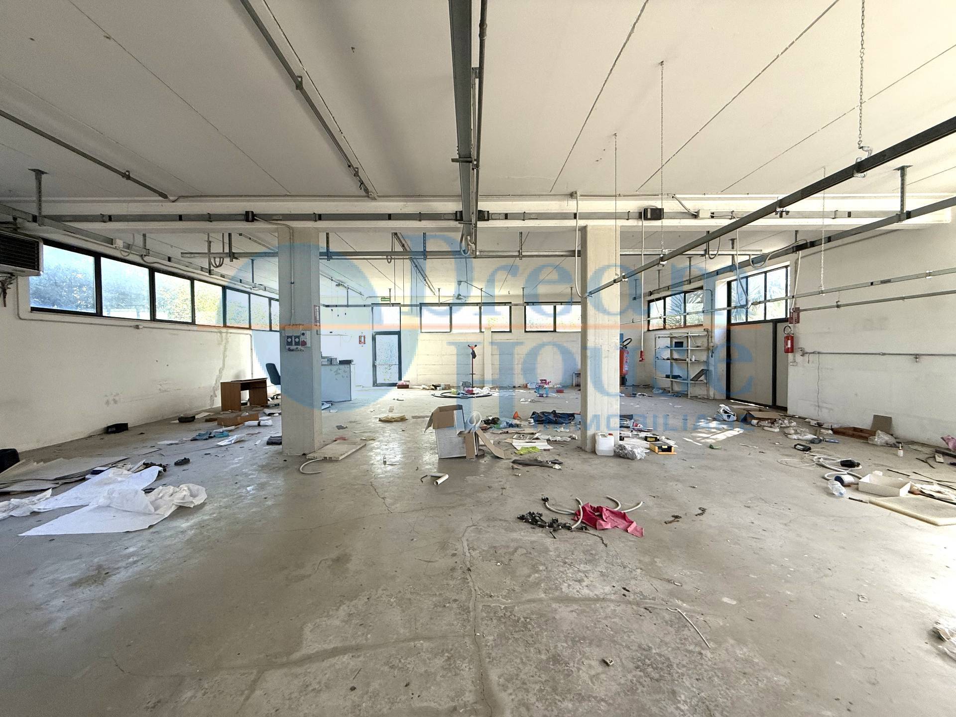 Opificio in vendita a Martinsicuro, VILLA ROSA