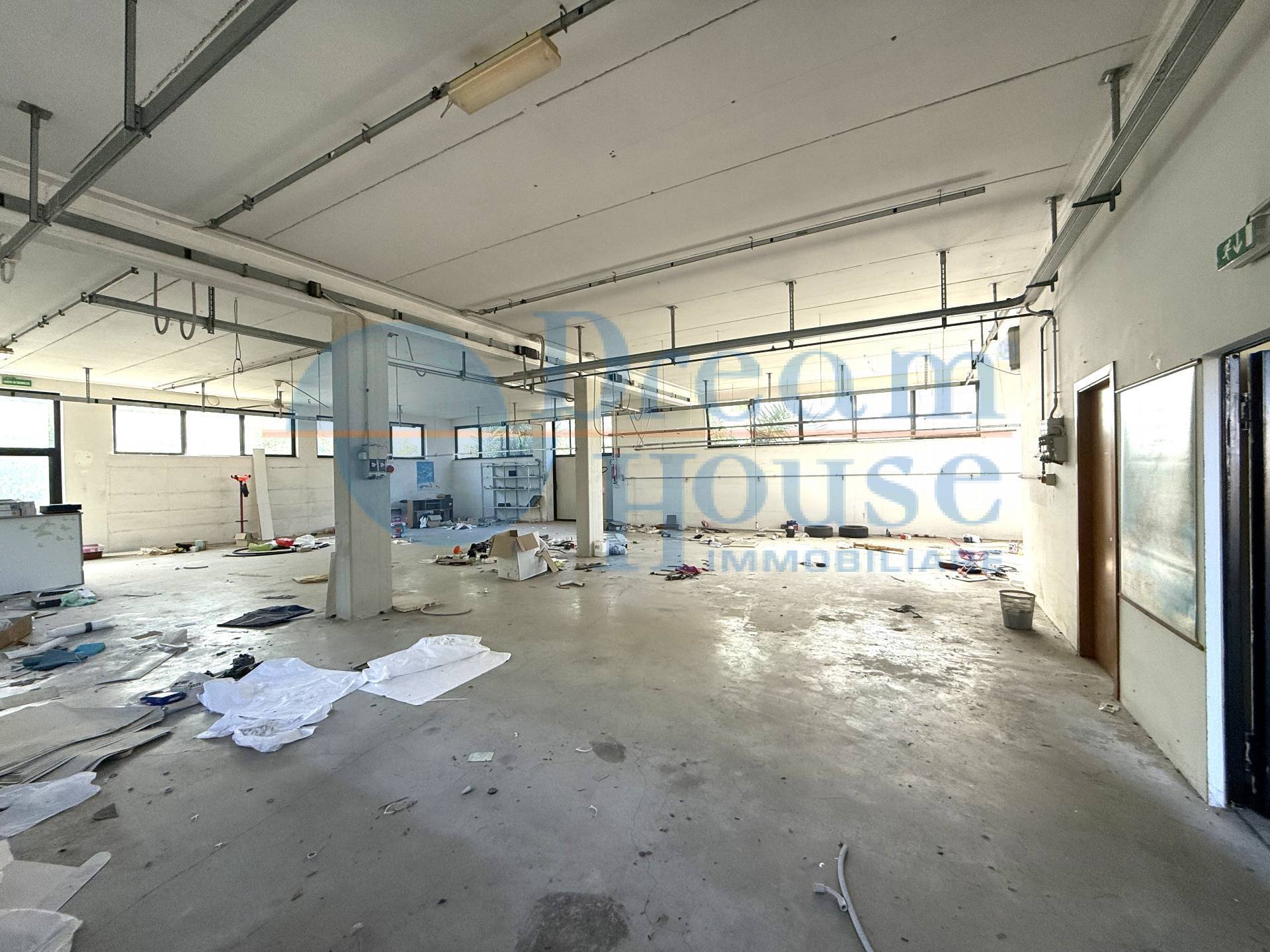 Opificio in vendita a Martinsicuro, VILLA ROSA
