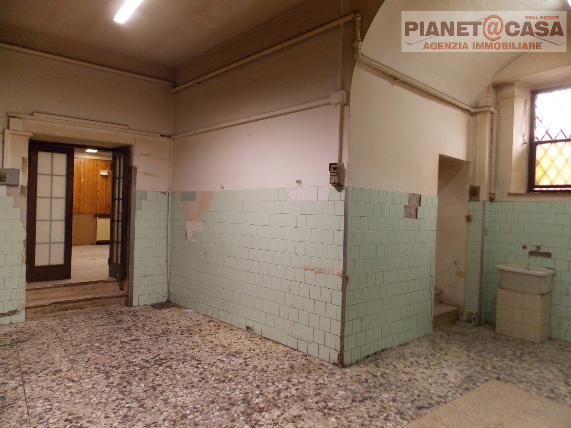 Locale Commerciale / Artigianale in vendita a Ascoli Piceno, CENTRO