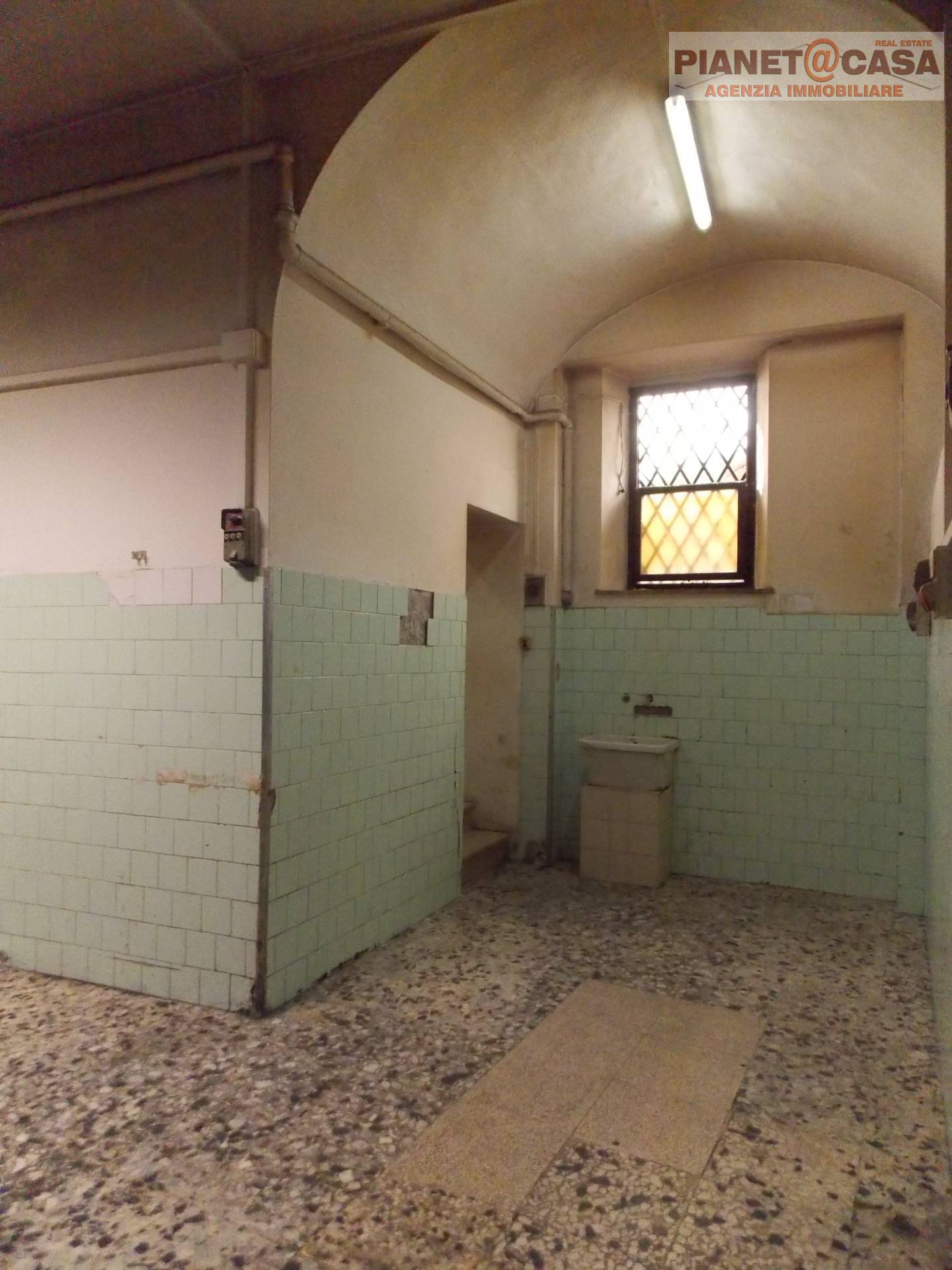 Locale Commerciale / Artigianale in vendita a Ascoli Piceno, CENTRO