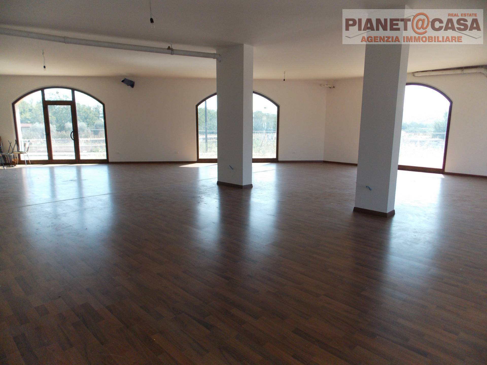 Locale Commerciale / Artigianale in affitto a Monsampolo del Tronto, STELLA