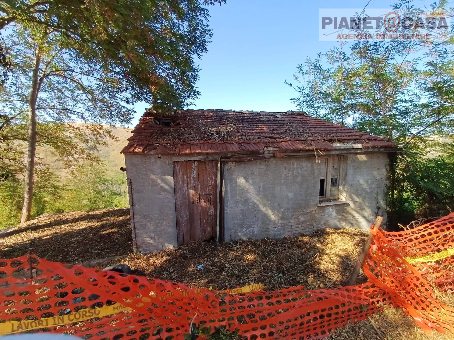 Rustico + Terreno in vendita a Appignano del Tronto