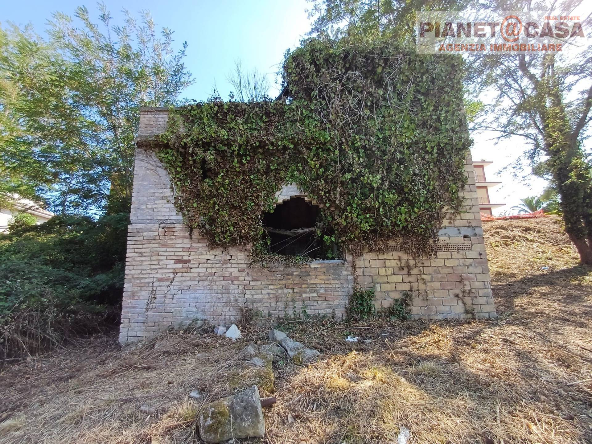 Rustico + Terreno in vendita a Appignano del Tronto