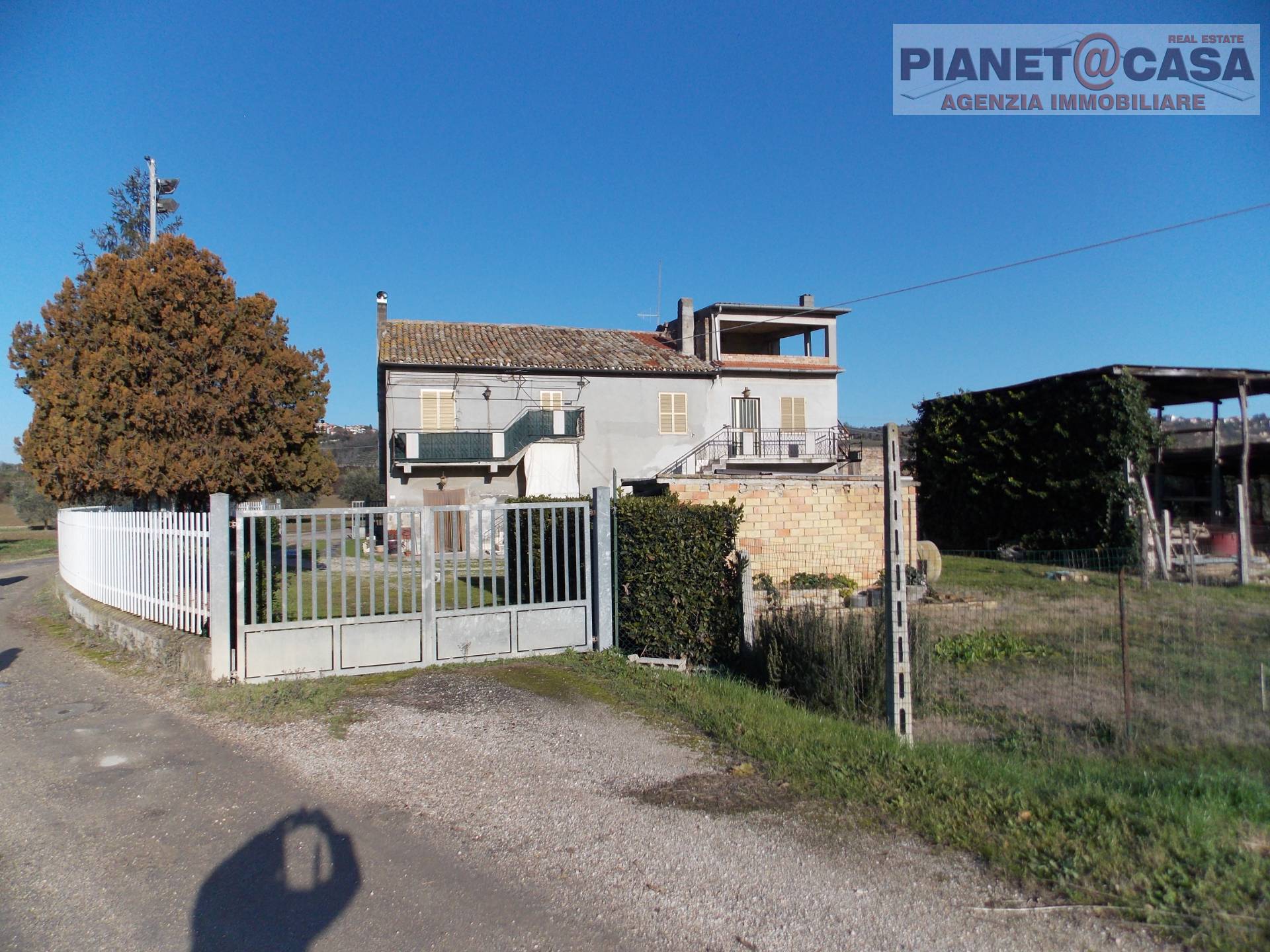 Casa indipendente in vendita a Colli del Tronto