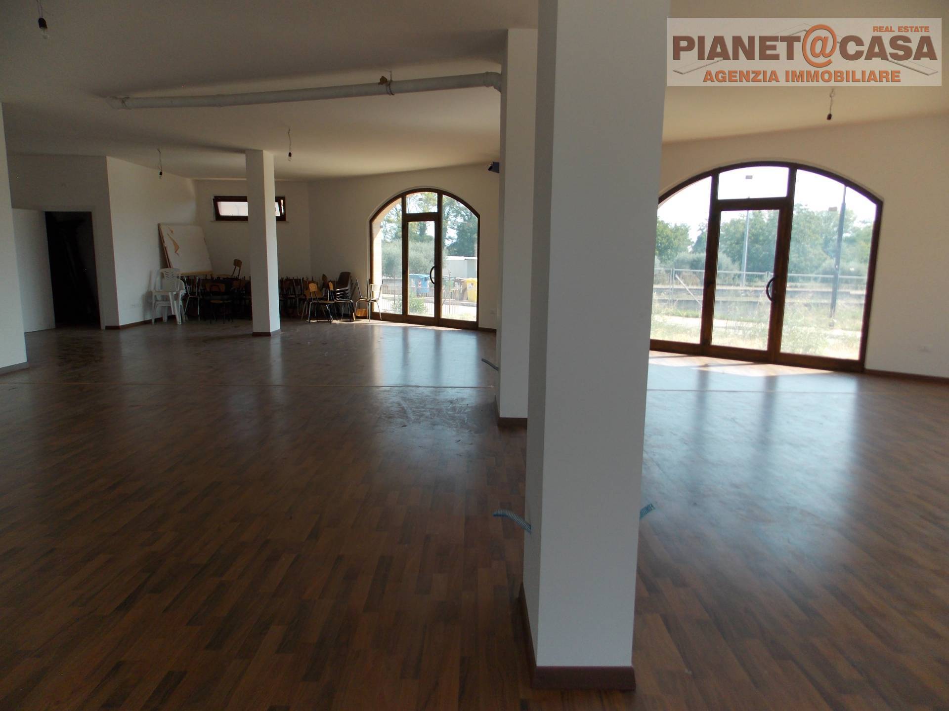 Locale Commerciale / Artigianale in affitto a Monsampolo del Tronto, STELLA