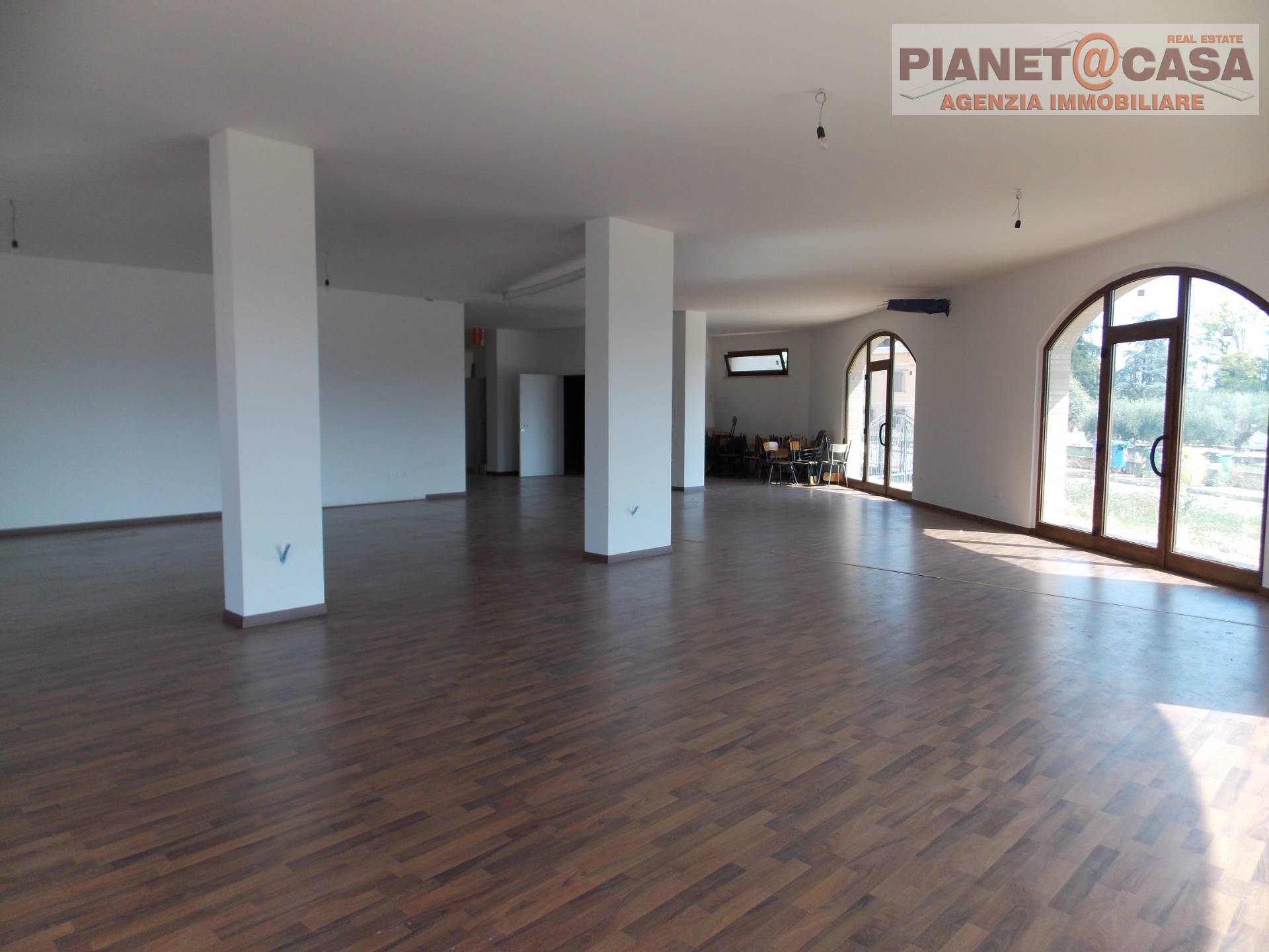 Locale Commerciale / Artigianale in affitto a Monsampolo del Tronto, STELLA