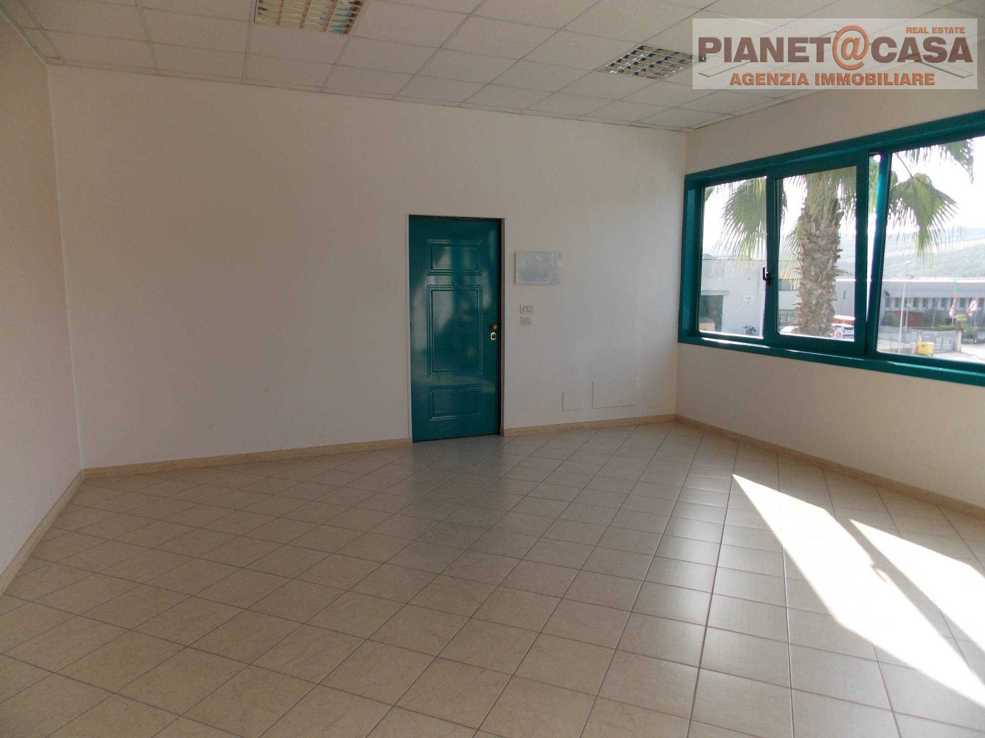 Locale Commerciale / Artigianale in vendita a Spinetoli, PAGLIARE DEL TRONTO