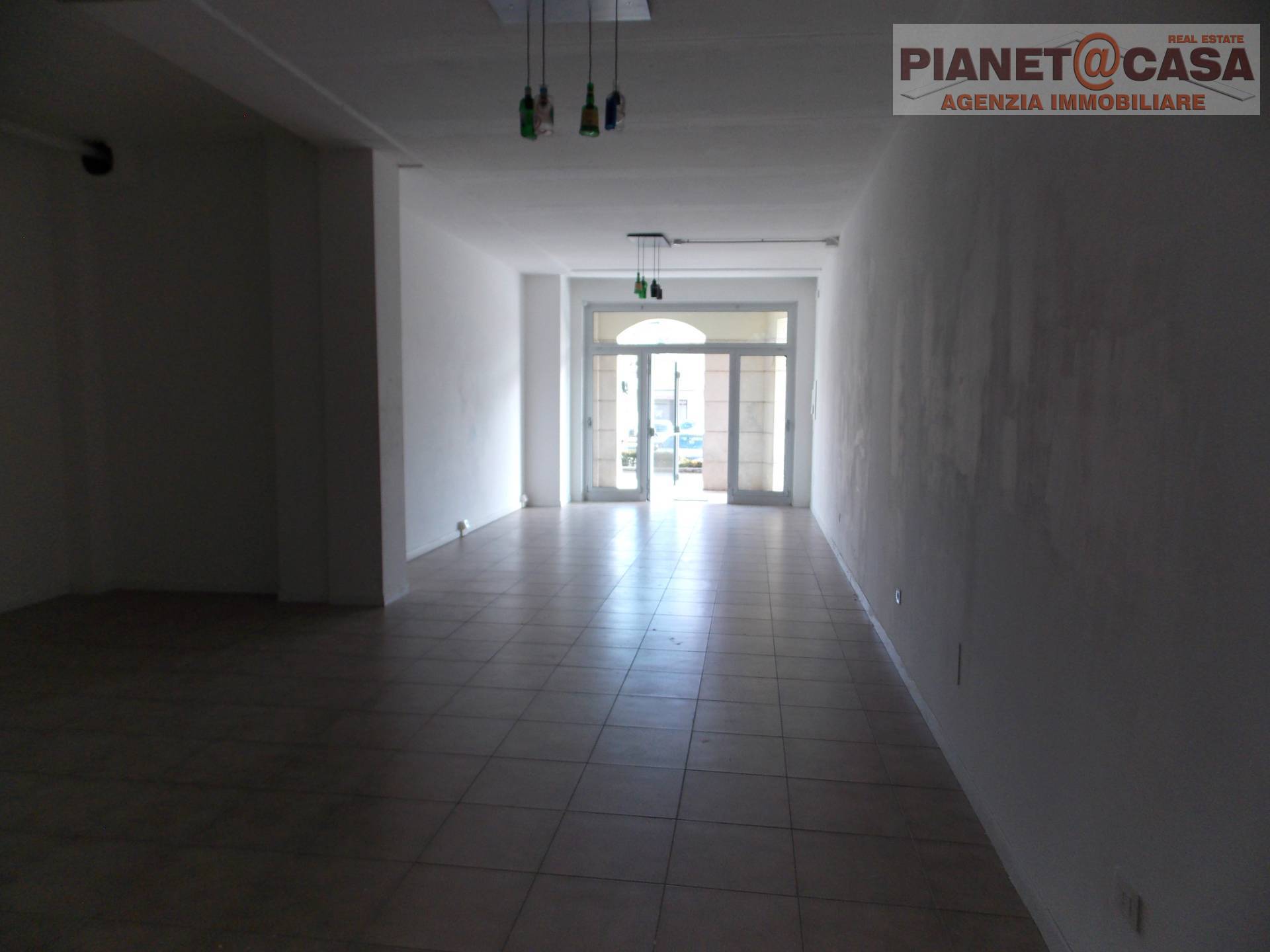 Locale Commerciale / Artigianale in affitto a Spinetoli, PAGLIARE DEL TRONTO