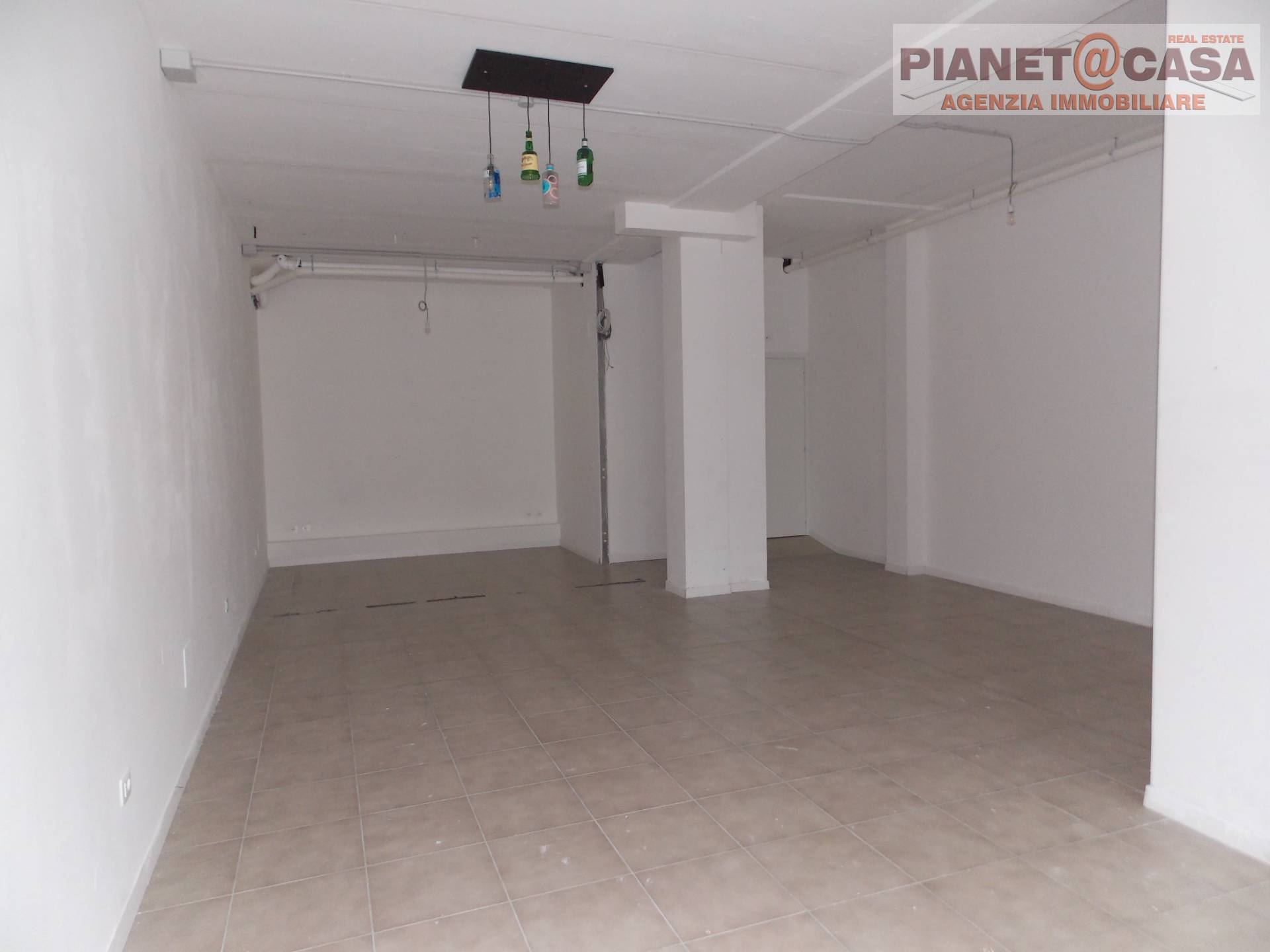 Locale Commerciale / Artigianale in affitto a Spinetoli, PAGLIARE DEL TRONTO