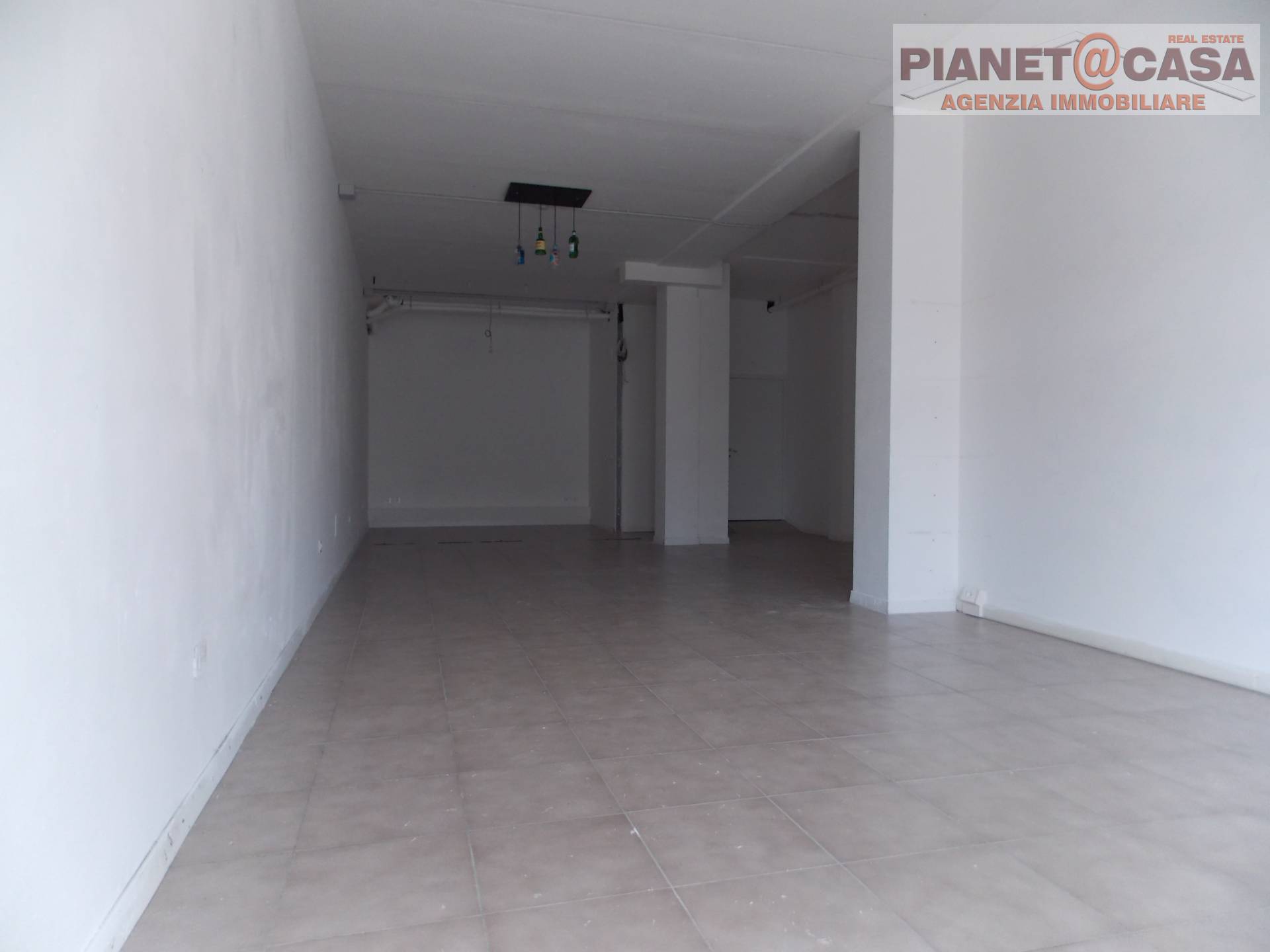 Locale Commerciale / Artigianale in affitto a Spinetoli, PAGLIARE DEL TRONTO