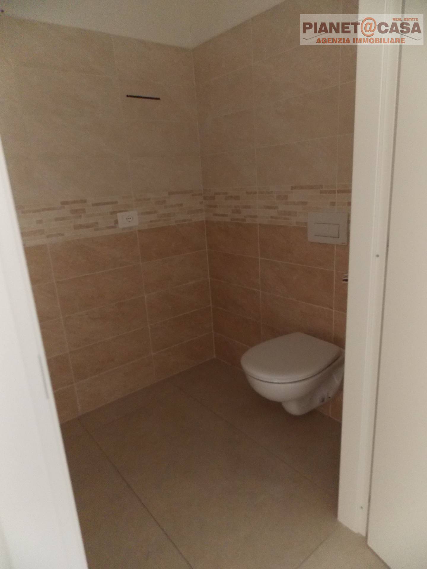 Locale Commerciale / Artigianale in affitto a Spinetoli, PAGLIARE DEL TRONTO