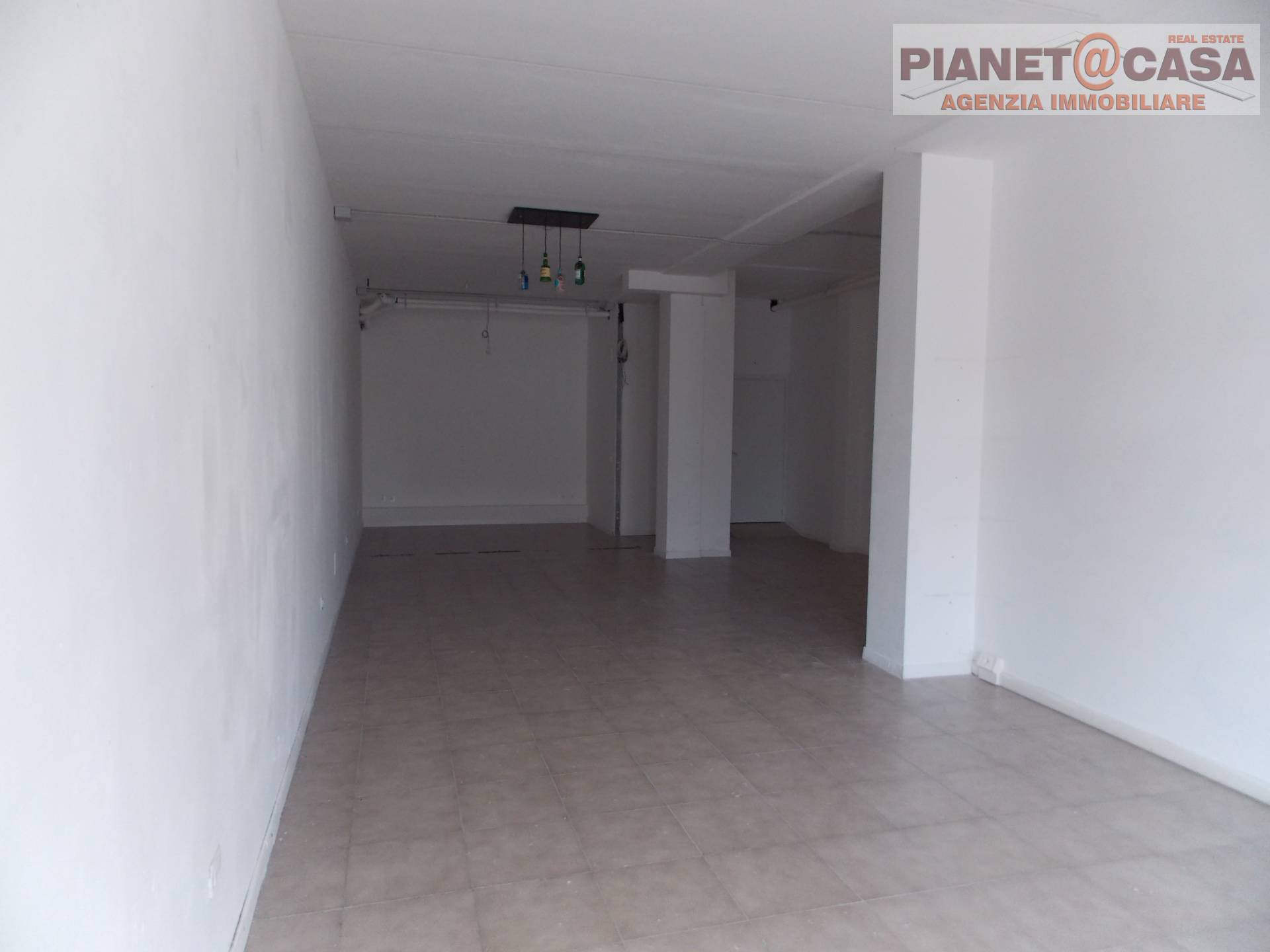 Locale Commerciale / Artigianale in affitto a Spinetoli, PAGLIARE DEL TRONTO