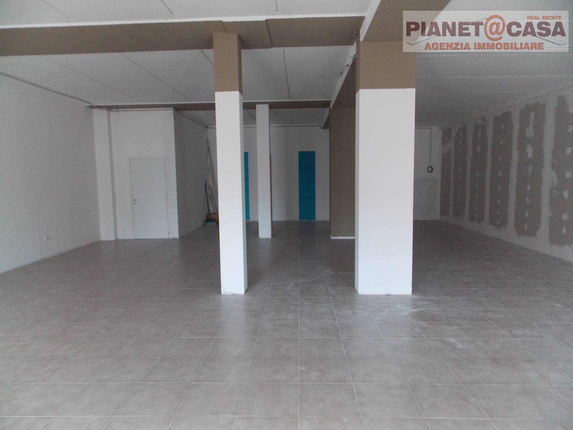 Locale Commerciale / Artigianale in affitto a Spinetoli, PAGLIARE DEL TRONTO