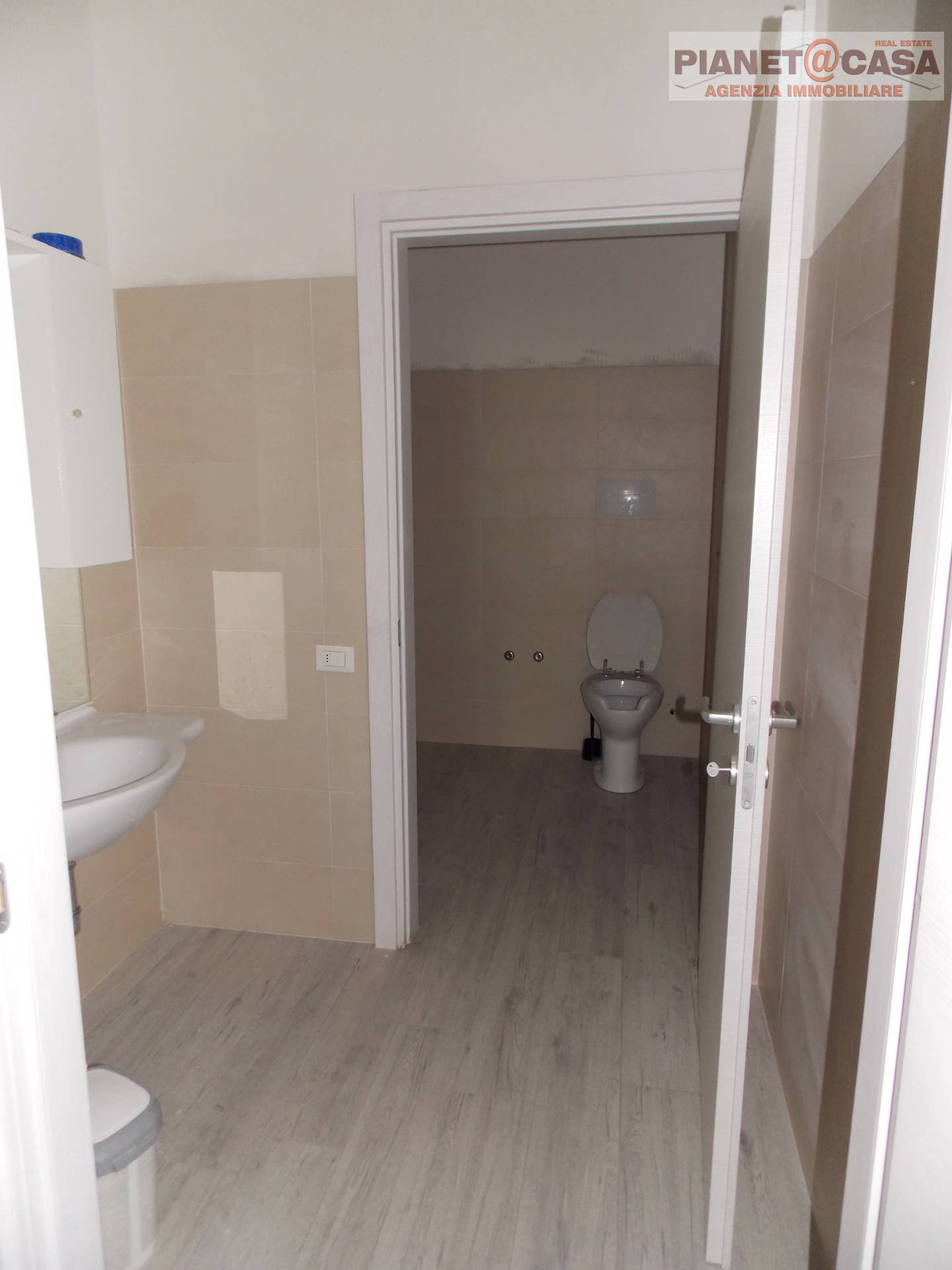 Locale Commerciale / Artigianale in affitto a Spinetoli, PAGLIARE DEL TRONTO