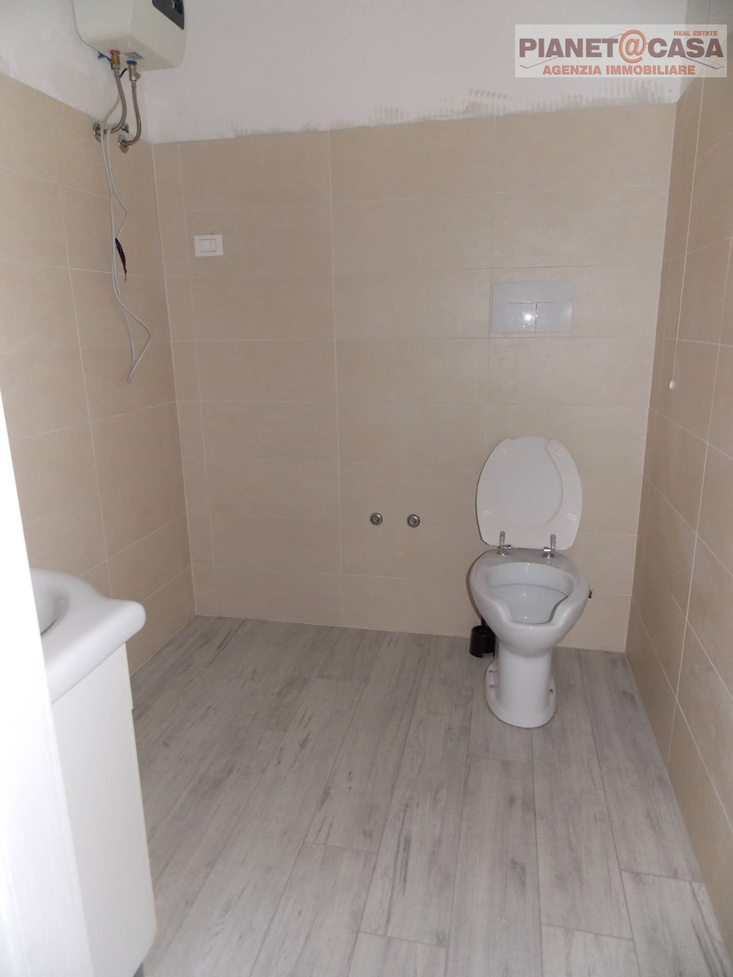 Locale Commerciale / Artigianale in affitto a Spinetoli, PAGLIARE DEL TRONTO