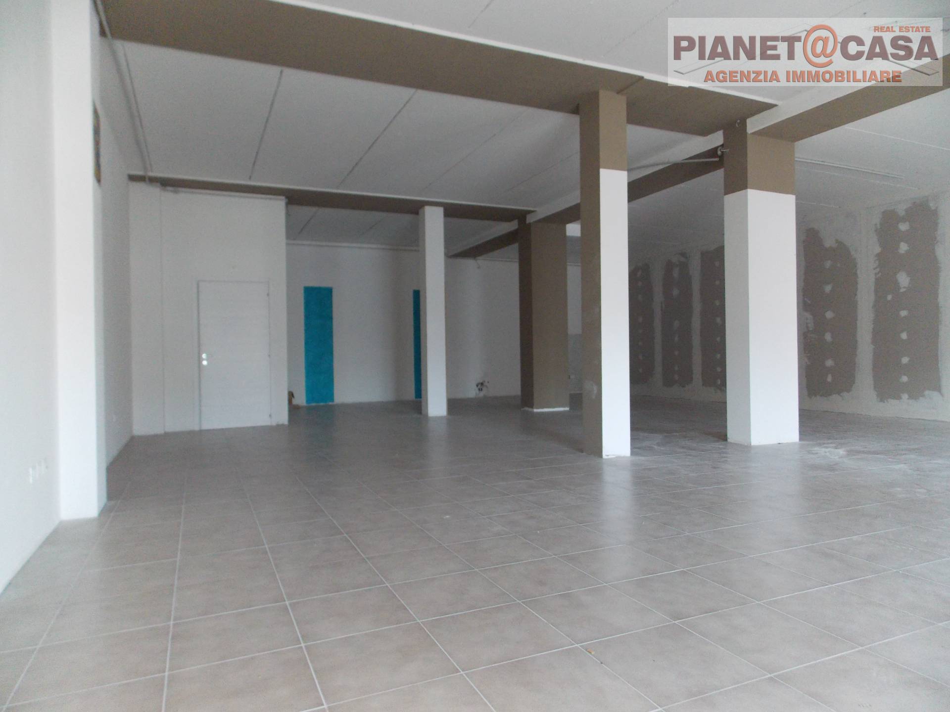 Locale Commerciale / Artigianale in affitto a Spinetoli, PAGLIARE DEL TRONTO