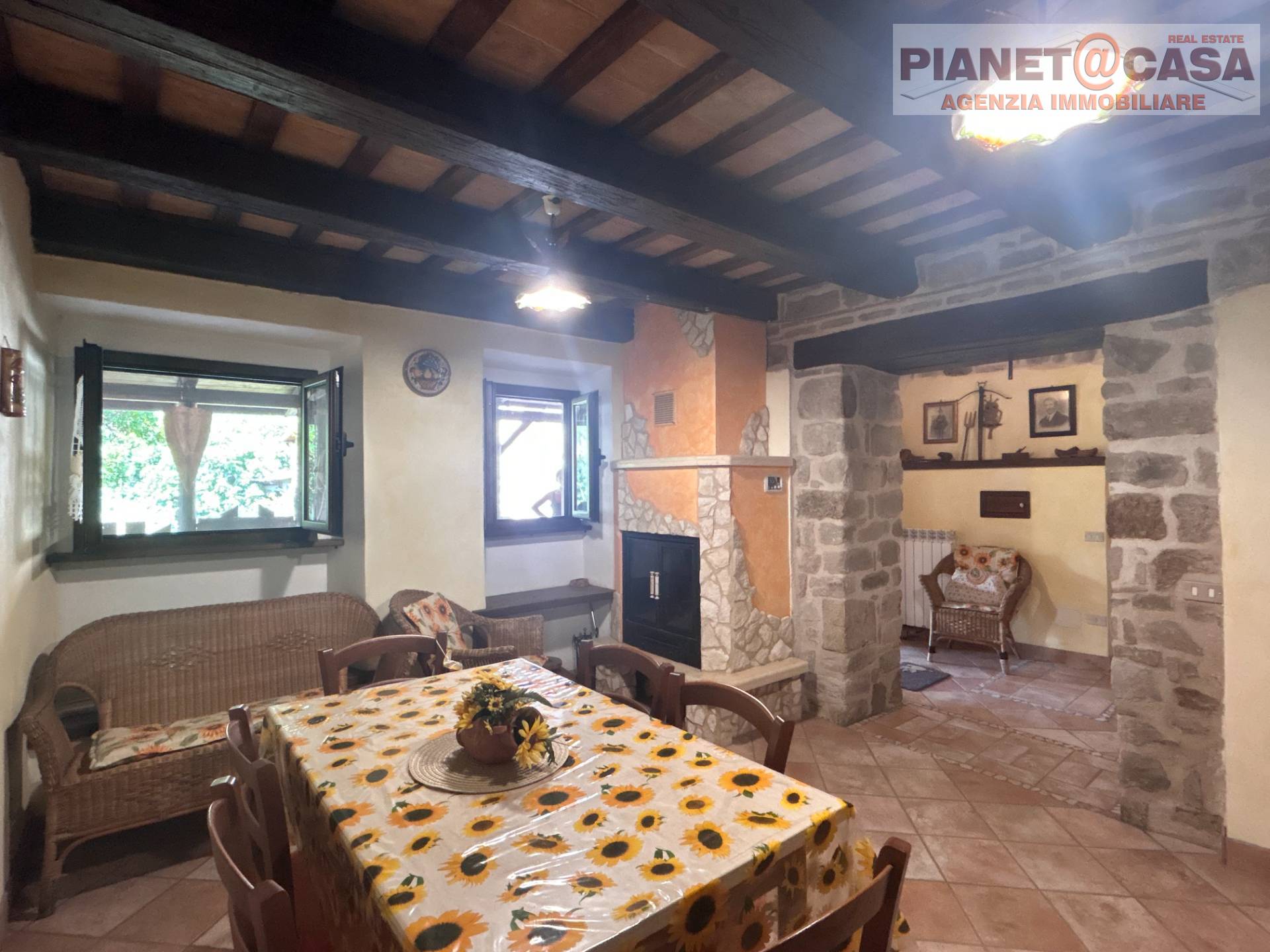 casa affiancata cielo - terra in vendita a Montegallo