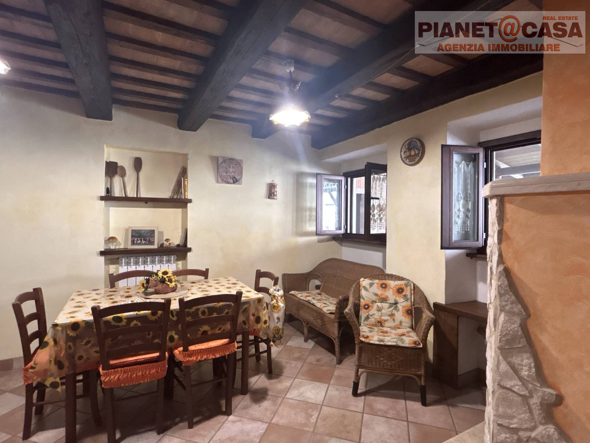 casa affiancata cielo - terra in vendita a Montegallo