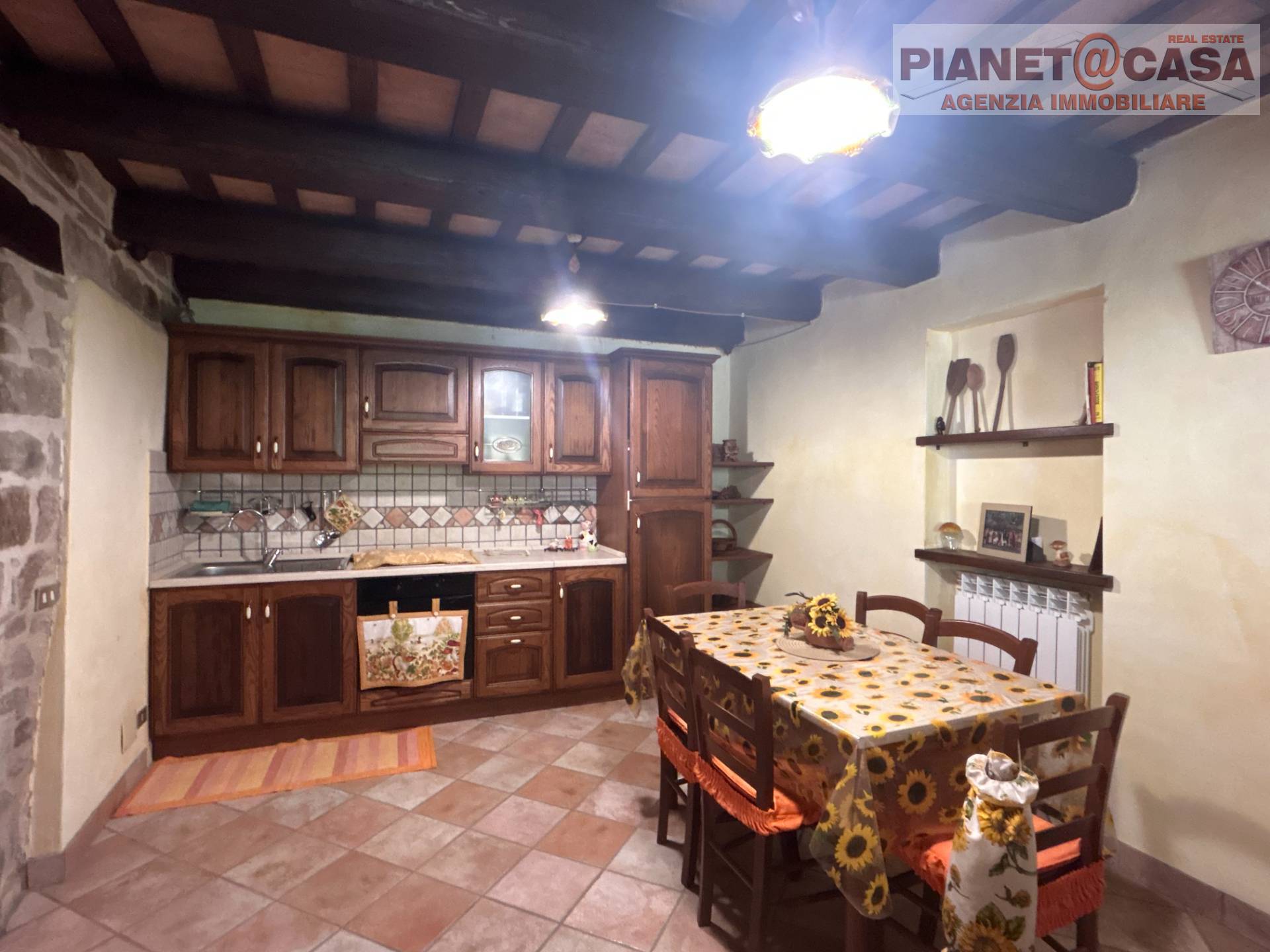 casa affiancata cielo - terra in vendita a Montegallo